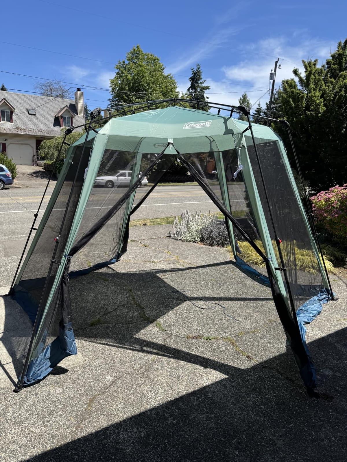 Coleman Skylodge Portable Screenhouse with 1-Minute Setup, Screened Gazebo for Bug-Free Lounging, Outdoor Sun Shade for Picnic, Events, Parties, Camping, & More customer photo 2