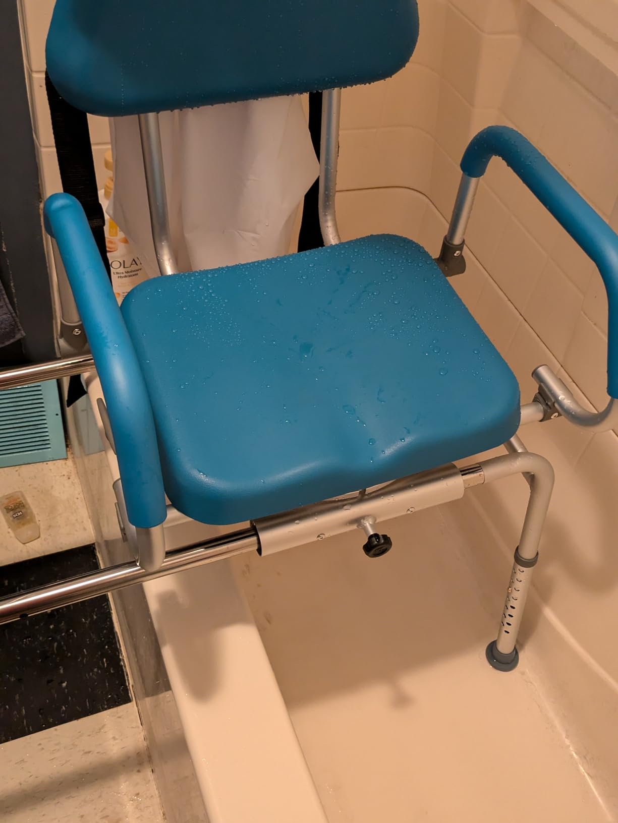 VEVOR Sliding Tub Transfer Bench with 360 Degree Swivel Seat, Sliding Shower Chair with Pivoting Armrest & Padded Seat and Safety Belt, Height Adjustable Bath Chair for Elderly Disabled, 330LBS customer photo 1
