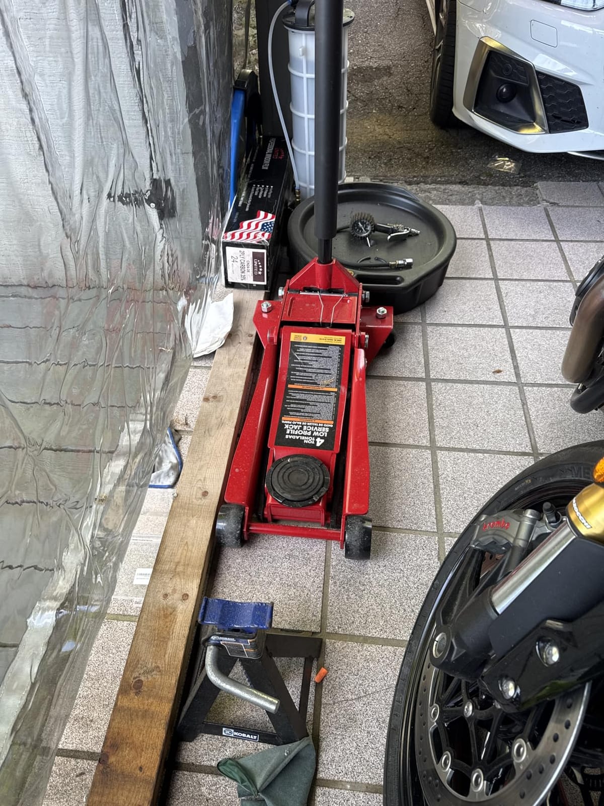 Big RED Hydraulic Low Profile Service/Floor Jack with Dual Piston Quick Lift Pump, 4 Ton (8,000 lb.) Capacity customer photo 1