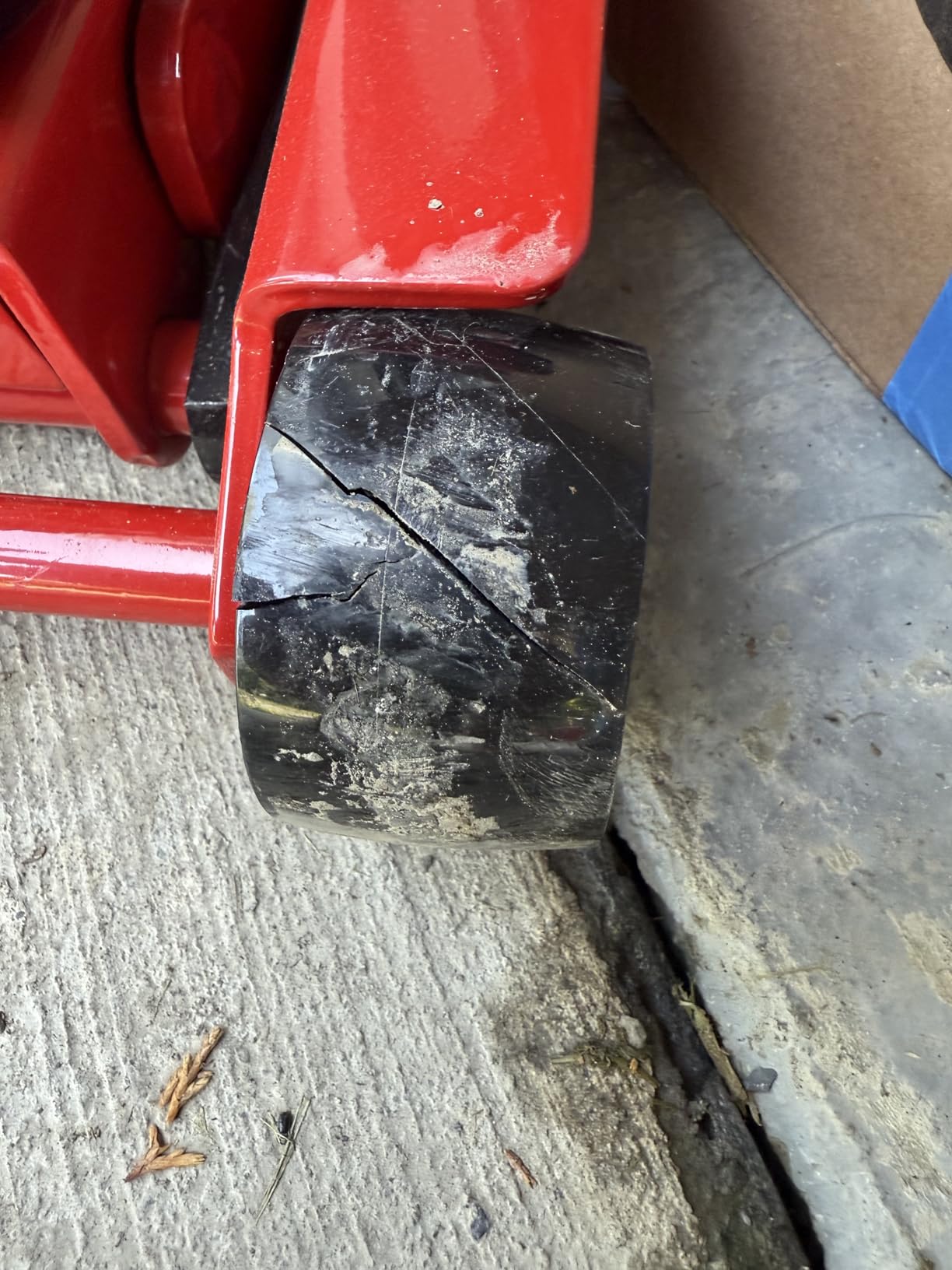 Big RED Hydraulic Low Profile Service/Floor Jack with Dual Piston Quick Lift Pump, 4 Ton (8,000 lb.) Capacity customer photo 2