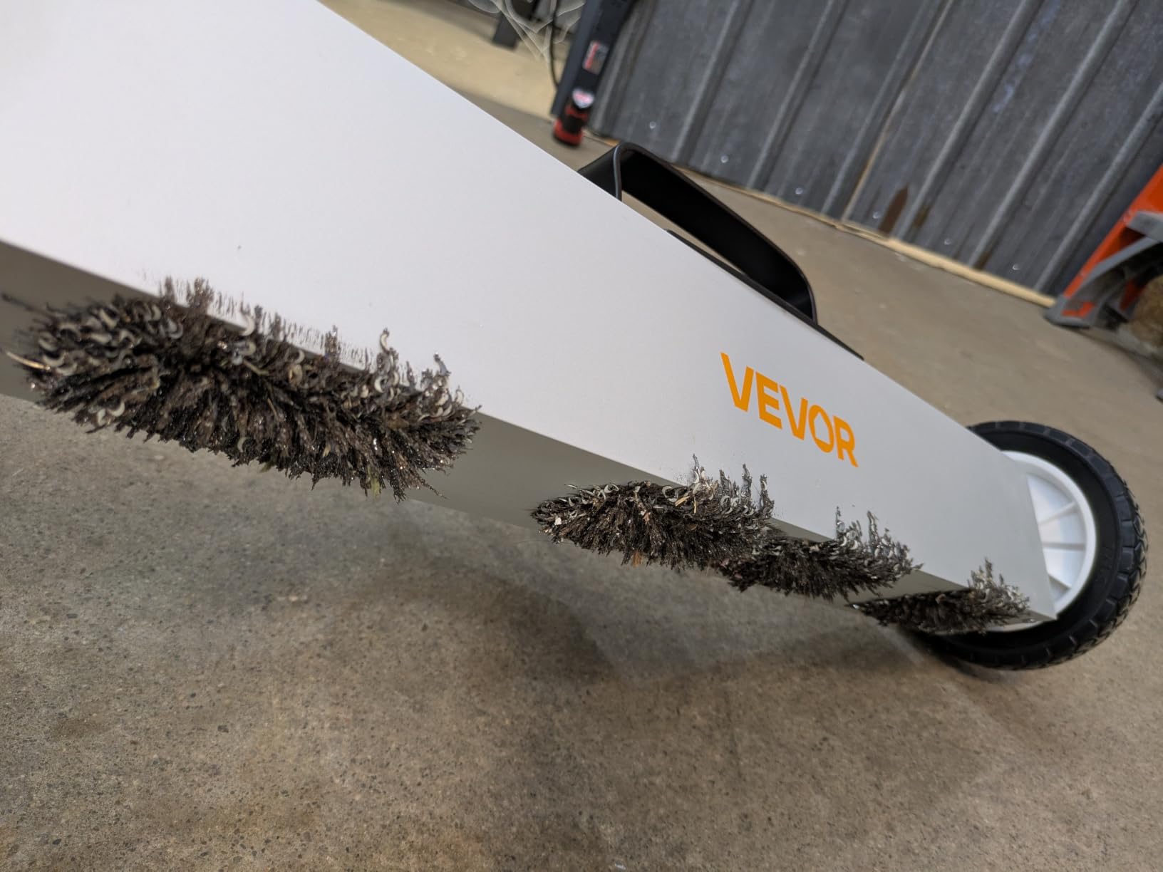 VEVOR 24-Inch Magnetic Sweeper with Wheels, 50 lbs Capacity, with Telescoping Magnetic Pickup Tool, Adjustable Handle, Magnetic Pickup Sweeper to Pick Up Nails and Screws, for Workshop, Garage, Yard customer photo 2