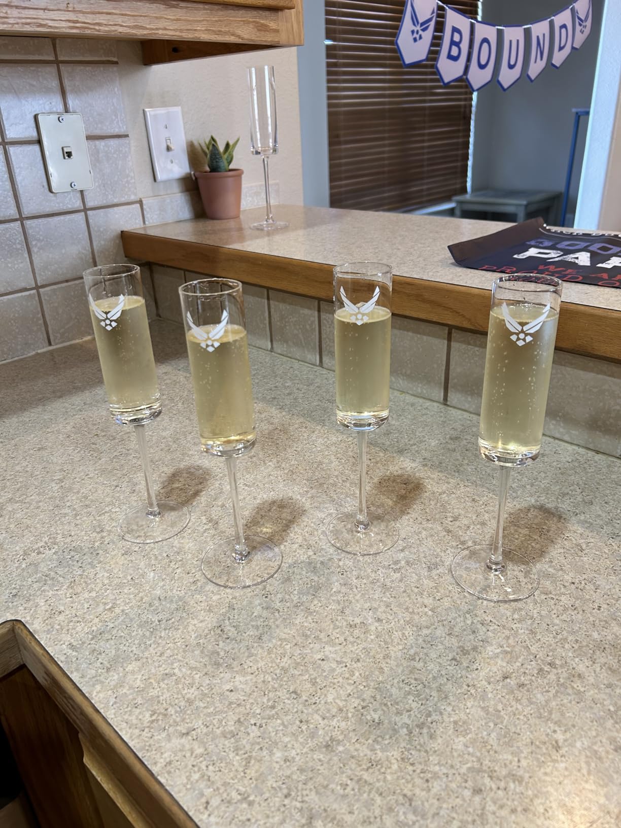 BACLIFE Hand Blown Crystal Champagne Flutes Set of 4, 7 oz customer photo 2