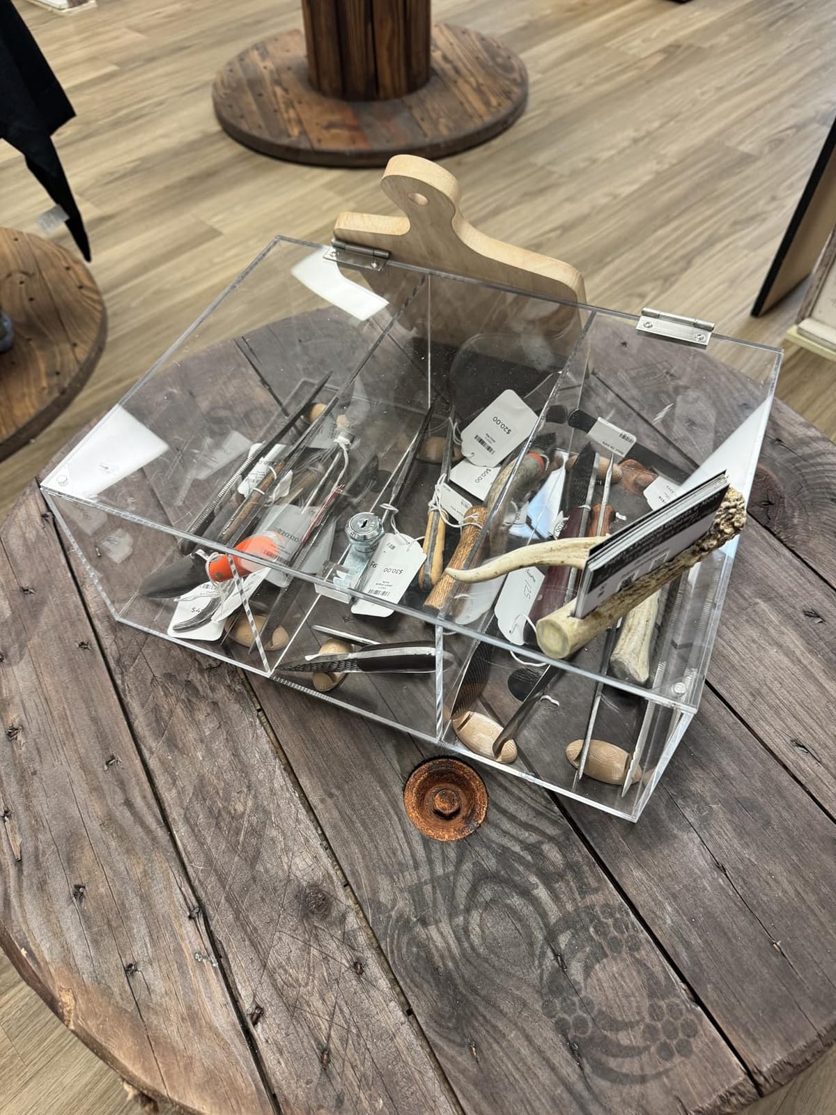 Locking Display Case, Acrylic Display Case with Lock Key, Clear Countertop Display case with Shelves(11.8x5.9x15.7 inch, 4.9‑11in Adjustable Shelf Clearance) customer photo 1