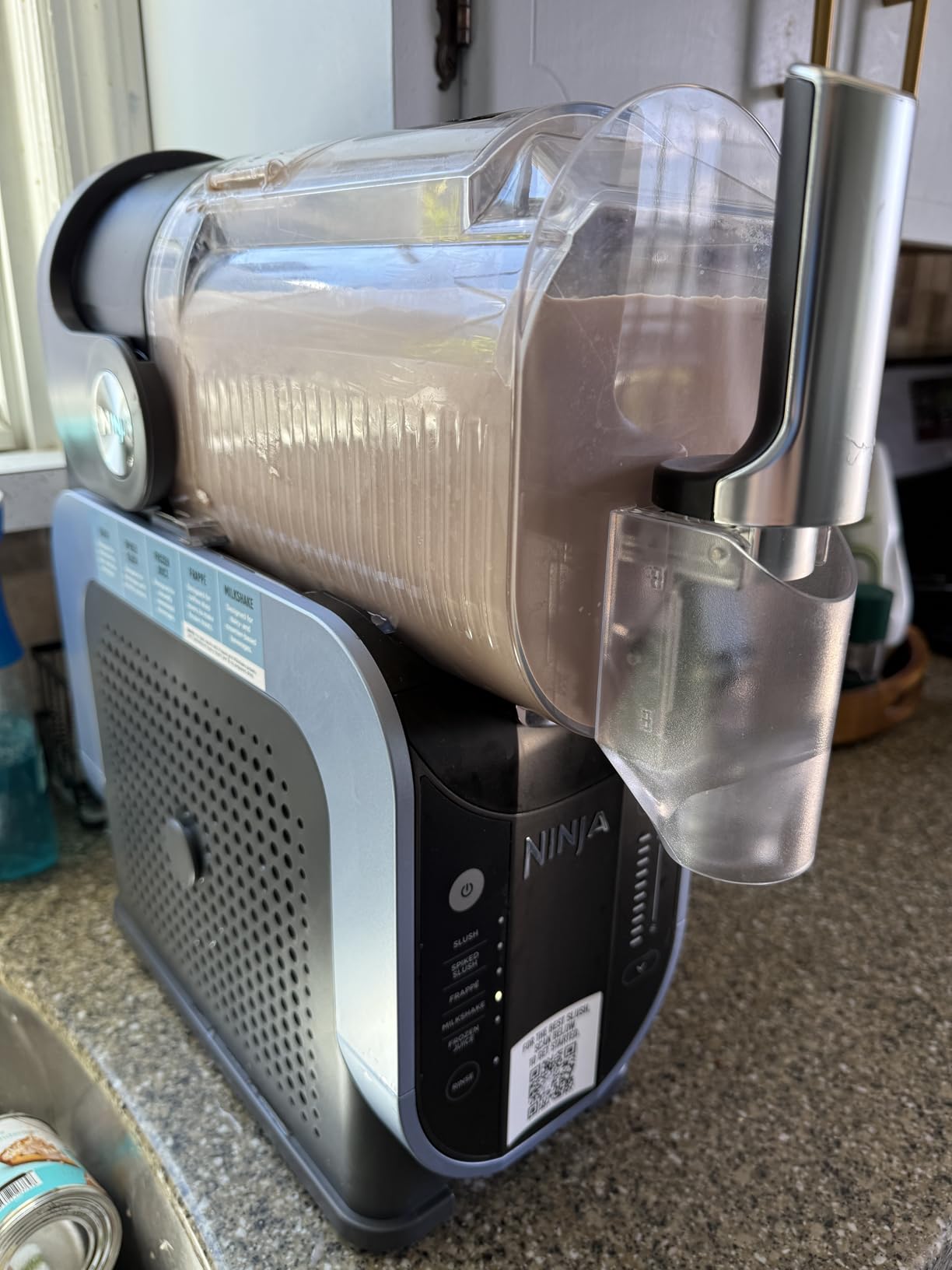 Ninja FS301 Professional Maker with RapidChill Technology, 88 oz Drink & Slushie Machine, 5 Preset Programs, Frozen Margaritas, Frappés, and More, Premium Accents, Black (Renewed) customer photo 1