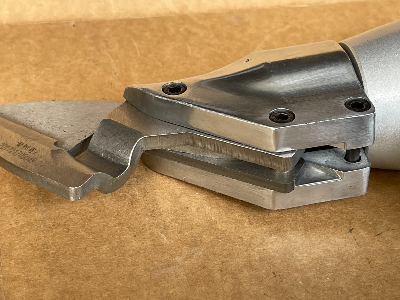MtiolHig Cordless Sheet Metal Cutter: Sheet Metal Nibbler Compatible with Dewalt 20v Battery - 221 Ft-Lbs Torque Shears - Cuts 18GA Material for Steel, Leather & Carpet(Tool Only) customer photo 1