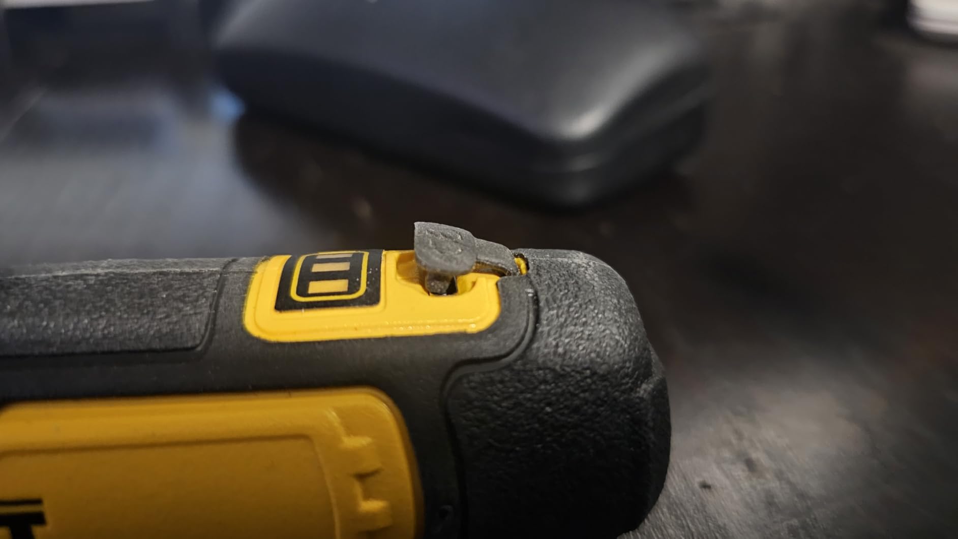 DEWALT Cordless Screwdriver, 4V USB Rechargeable Electric Screwdriver with 12 pcs Screwdriver Bit Set, LED Light, FLEXDRIVE Control, Compact, Ergonomic (DWHT66719) customer photo 2