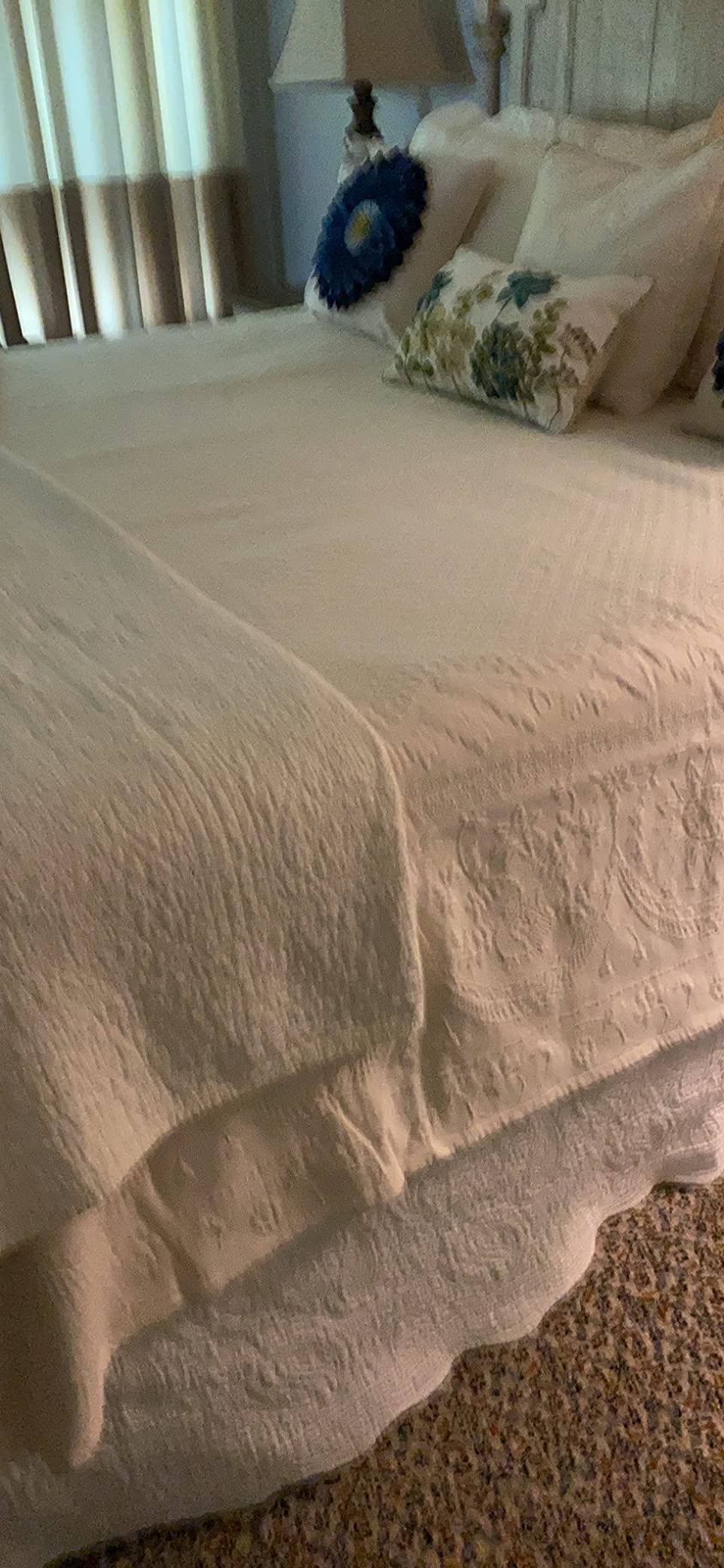 Charleston Estate Modern Farmhouse Floral Matelasse Coverlet with Scalloped Edges, 100% Cotton Breathable Bedding, Full/Queen, Ivory Floral customer photo 1