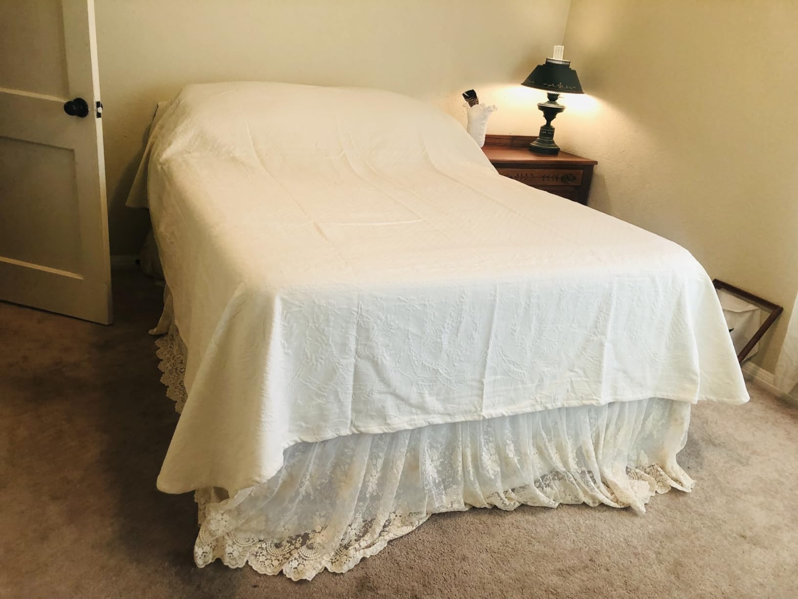 Charleston Estate Modern Farmhouse Floral Matelasse Coverlet with Scalloped Edges, 100% Cotton Breathable Bedding, Full/Queen, Ivory Floral customer photo 2