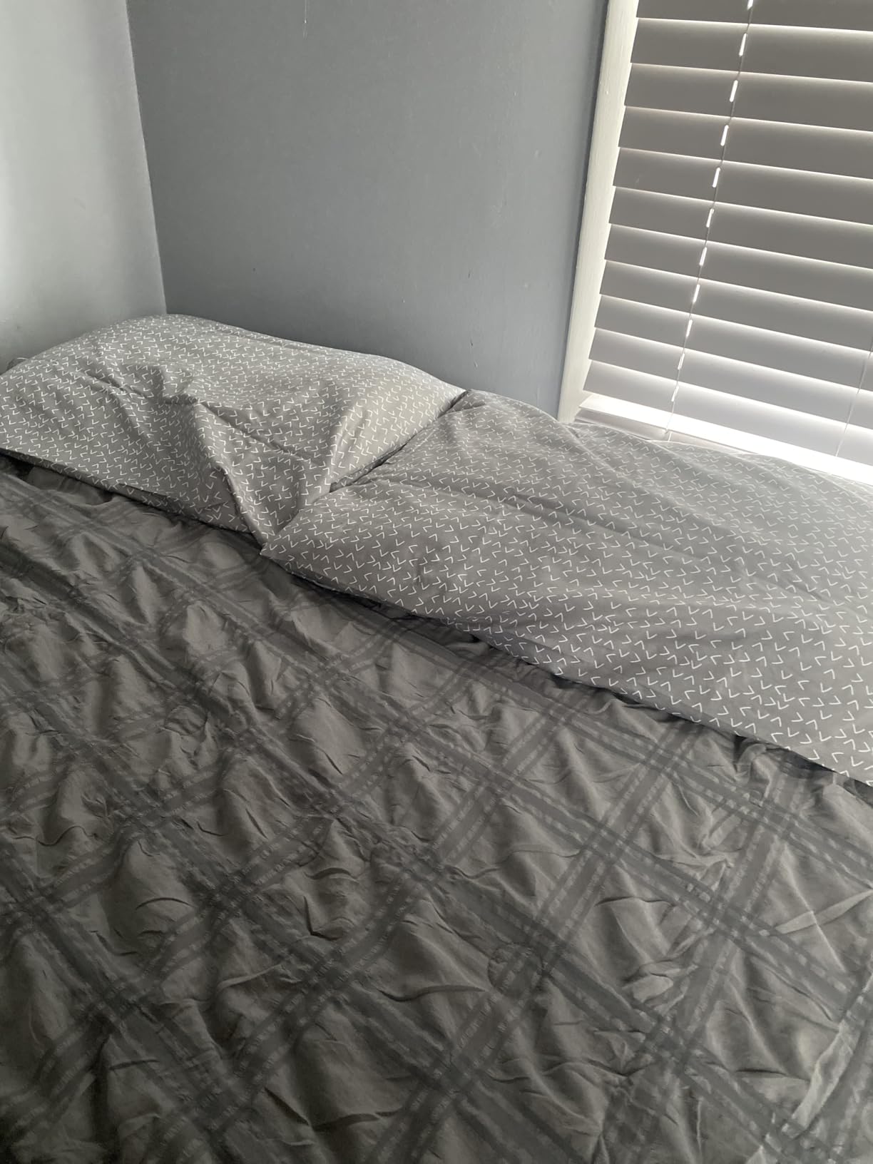 Cozy Bliss Cooling Comforter Seersucker Plaid Queen Size, Q-Max 0.45 Lightweight Cooling Blanket customer photo 2
