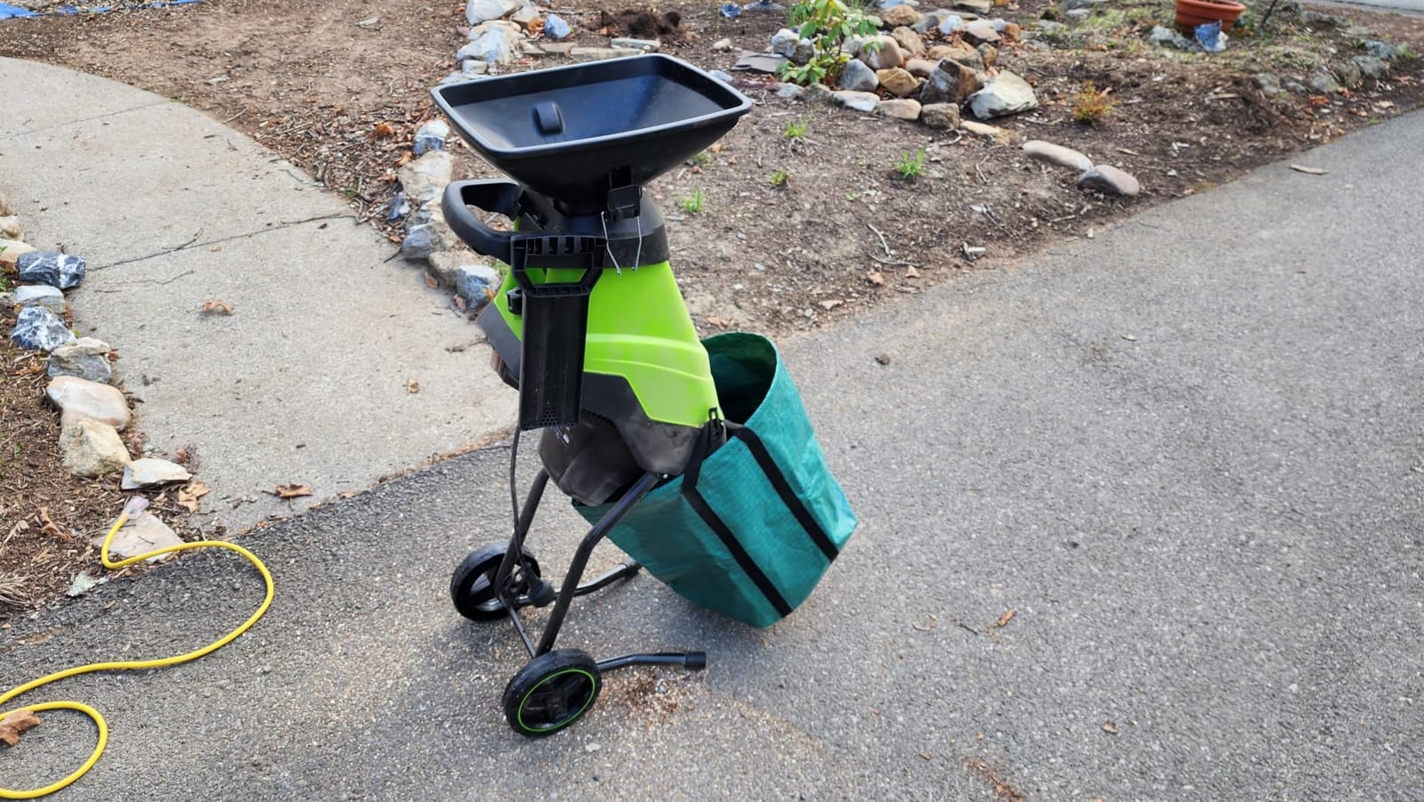 GreenSweep XL Bladeless Leaf Shredder & Mulcher | Powerful 15 Amp, 9,000RPM Motor for 18:1 Reduction Ratio customer photo 1