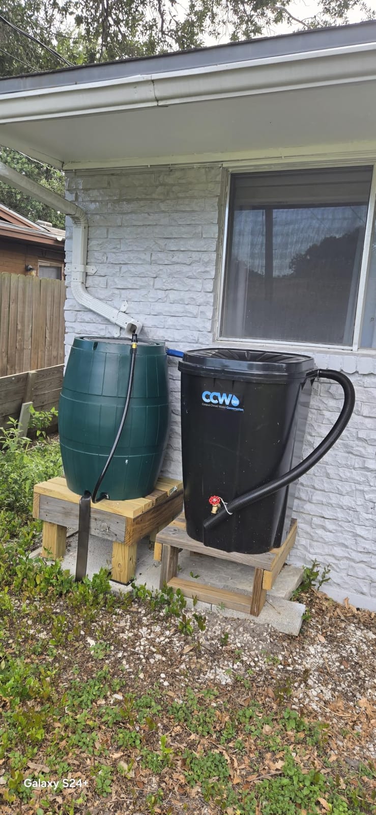 FCMP Outdoor Raincatcher 4000, Flat-Back Rain Water Barrel, 50-Gallon, Gray - Rainwater Collection Storage Container w/Side Spigots, Mesh Screen, Garden and Overflow Hose & Linking Kit customer photo 2