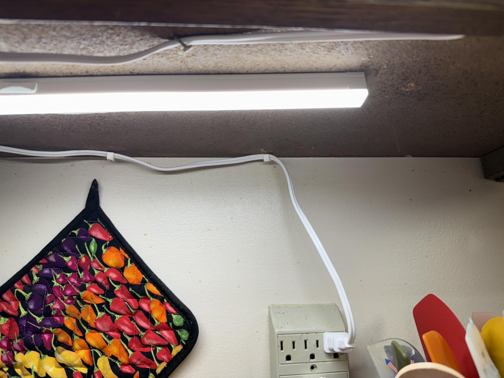 Leetdud Under Cabinet Lighting Plug in, 16 Inch 1 Pc, Linkable AC120V 3CCT 3000K/4000K/5000K Ultra Slim, LED Under Cabinet Lights for Counter Light, Kitchen, Shelf, Sink, Workshop, Desk, White customer photo 2