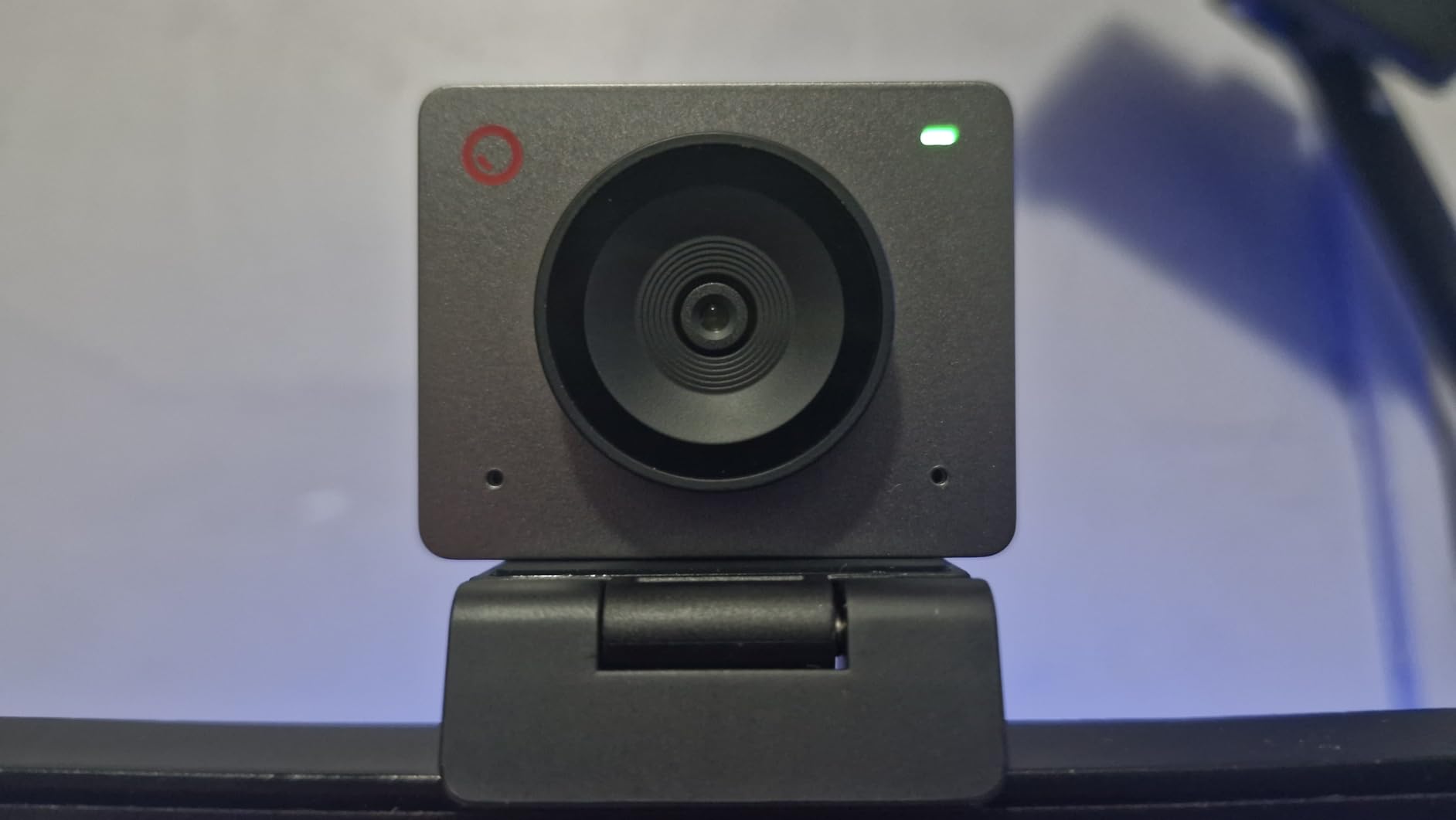 OBSBOT Meet SE 1080P 100FPS Webcam for PC, AI Framing Streaming Camera with Gesture Control customer photo 1
