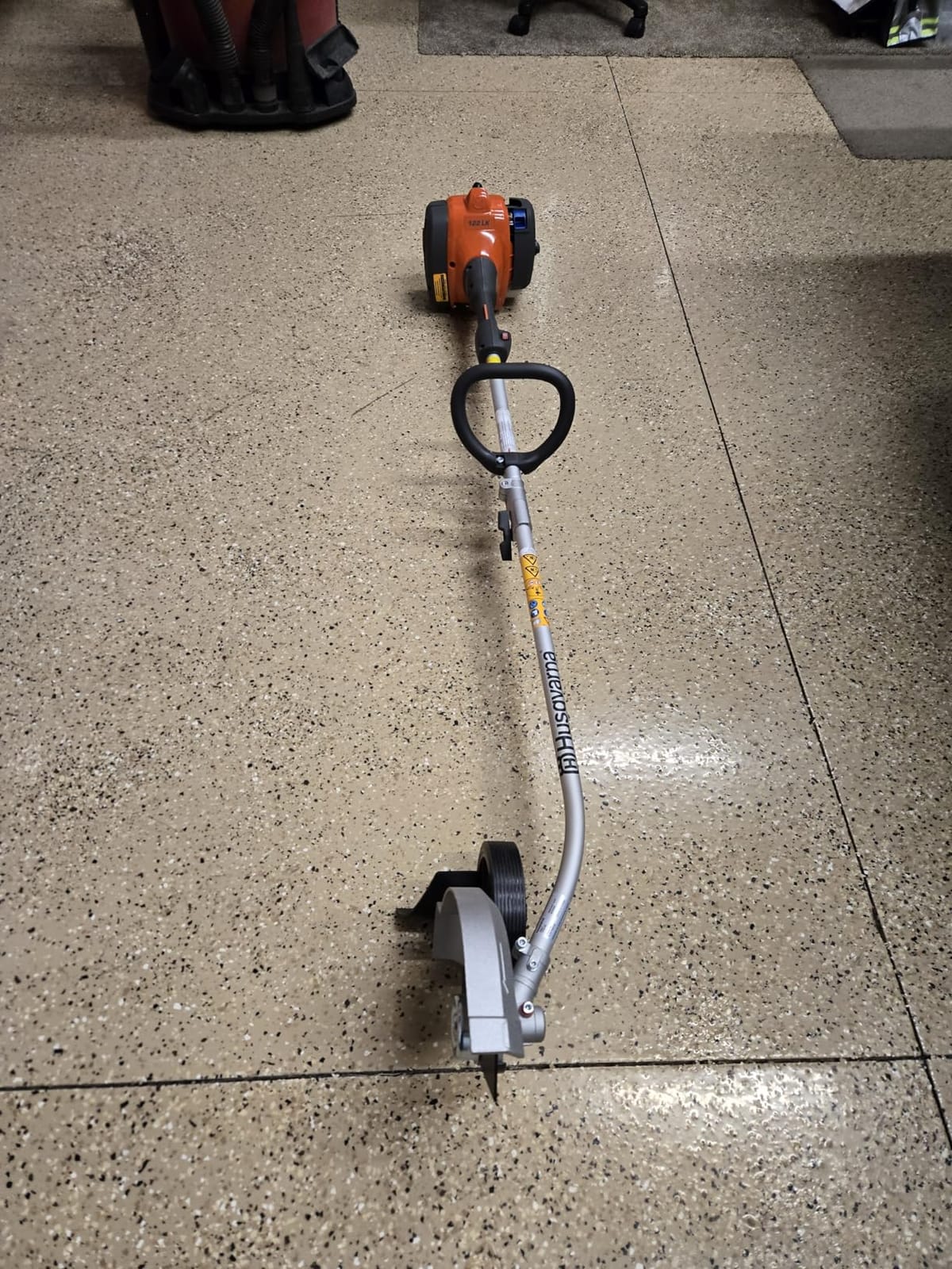 Husqvarna 122LKE Gas Edger, Multi-Purpose Lawn Edger Tool, Summer Lawn Care customer photo 2
