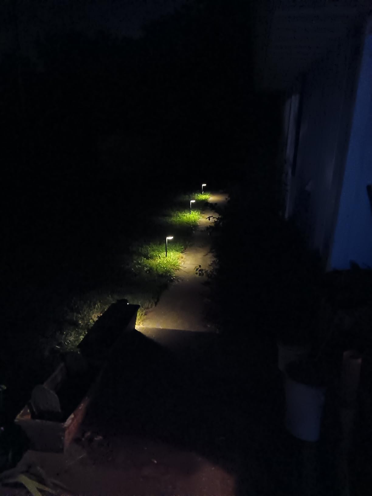 Ahaorigin 8 Pack Solar Pathway Lights Outdoor, 12 Brighter LEDs Solar Lights Outdoor Waterproof, Up to 12 Hrs Modern Path Light for Yard Garden Walkway Driveway Lawn, Warm White customer photo 2