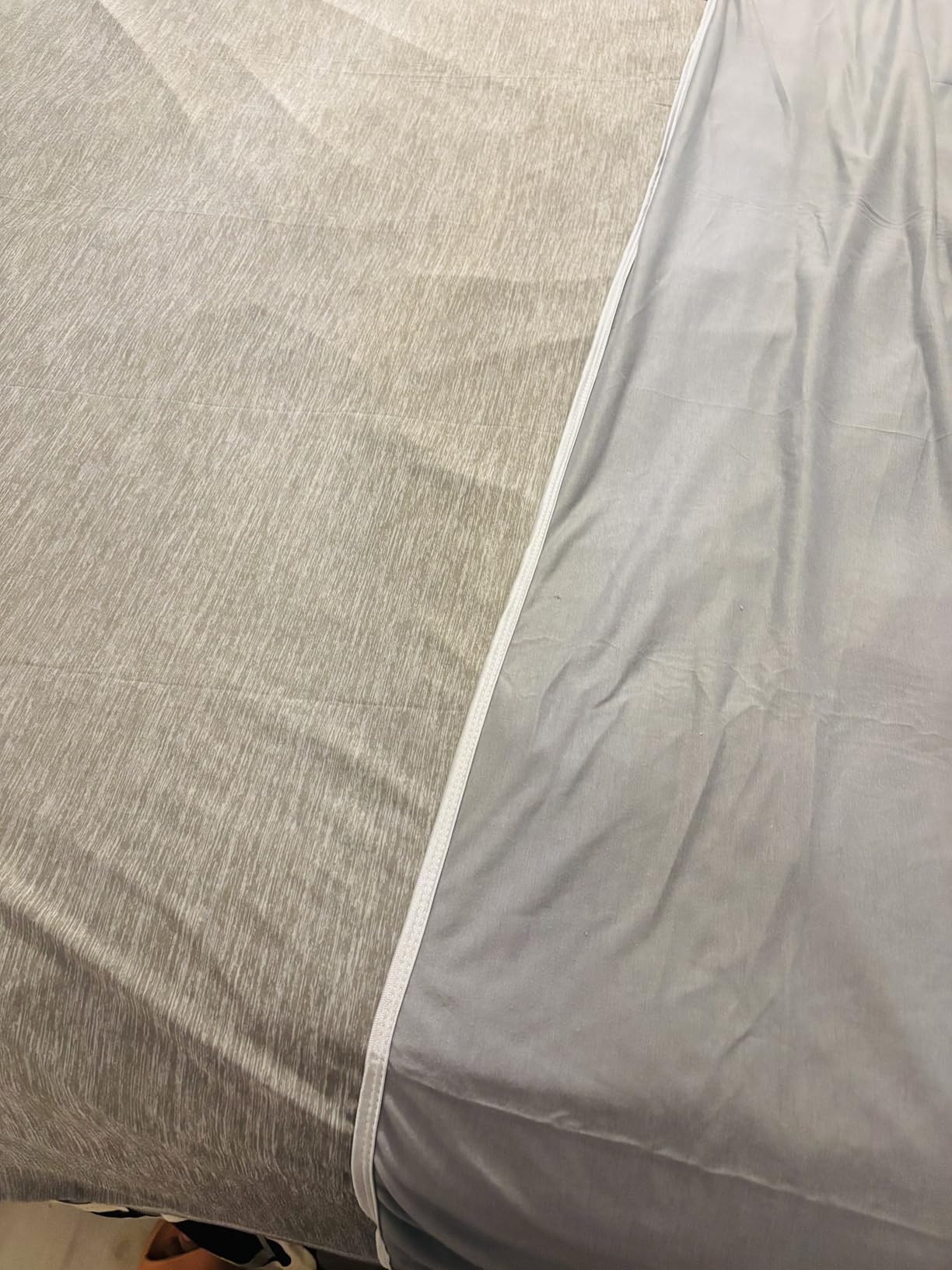 Topcee Cooling Comforter Queen Size, Cooling Blanket for Hot Sleepers, Absorbs Heat for Night Sweats customer photo 1