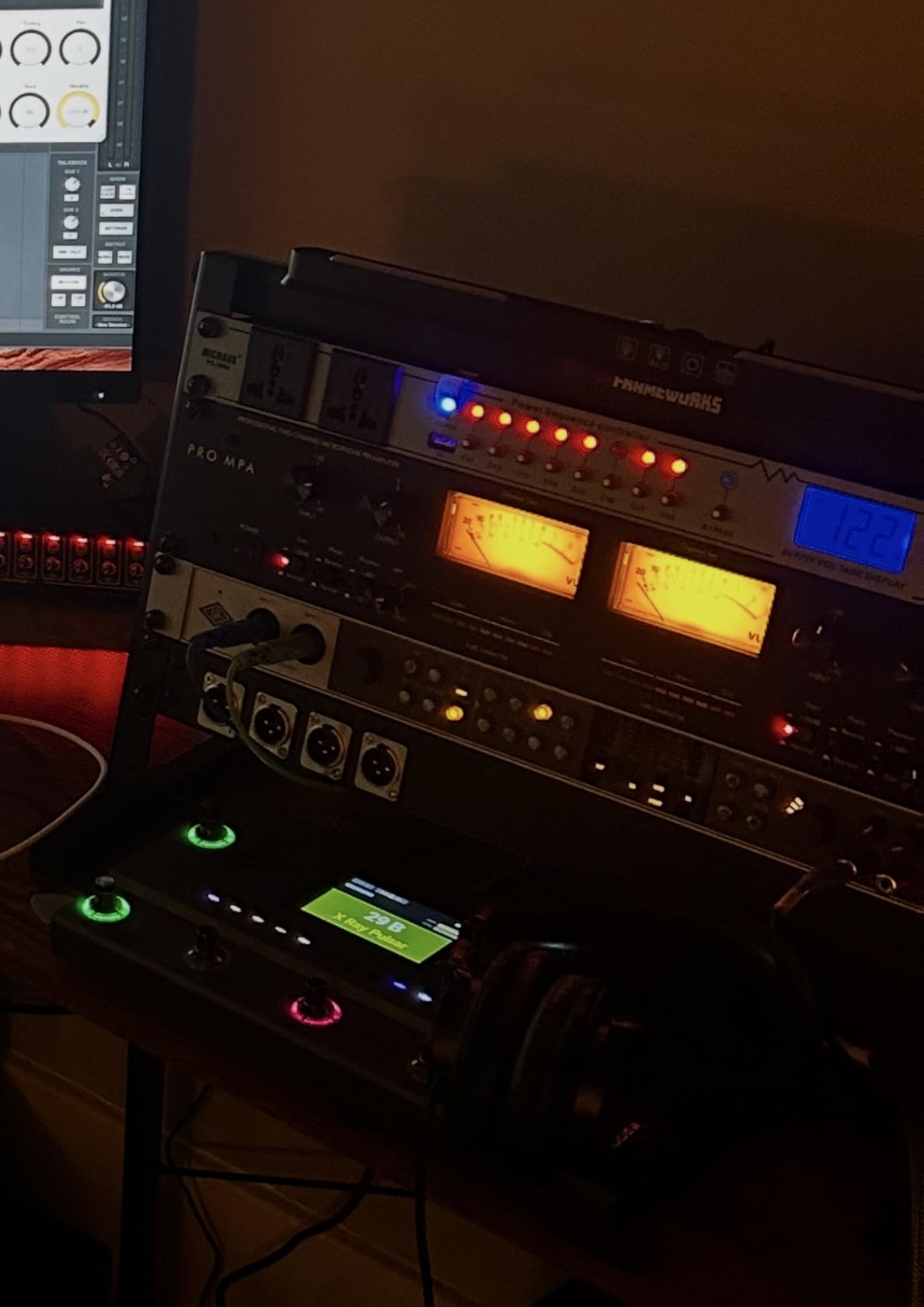 Rack Mount Power Conditioner 20A Sequencer for Audio Equipment, 10 Outlets 2000W Power Supply with 8 Independent Controls, Surge Protector, Voltage Display, External Switch customer photo 2