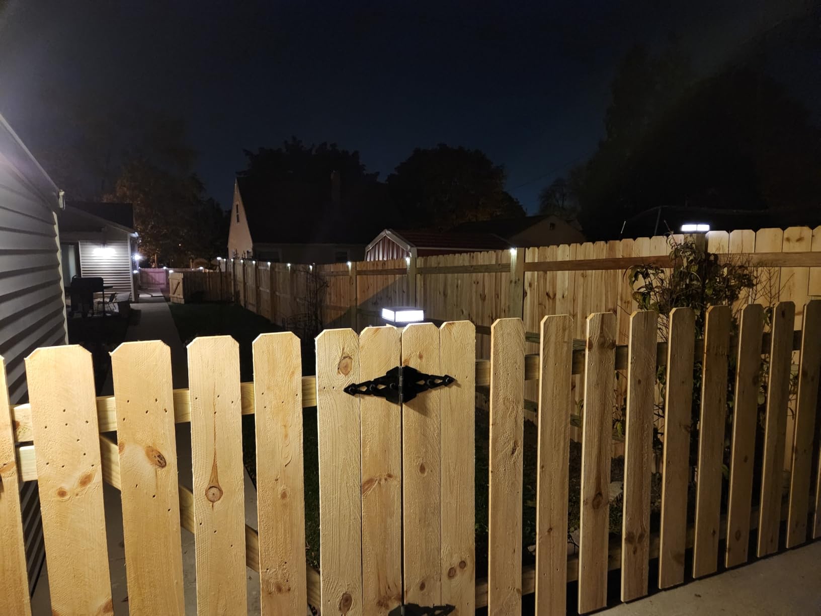 Peasur 4x4 Solar Post Cap Lights Outdoor with 3 Lighting Modes, 2 Packs LED Post Light Solar Powered Waterproof, Fence Deck Lights for 4×4/3.5×3.5 Wood/Vinyl Posts customer photo 1