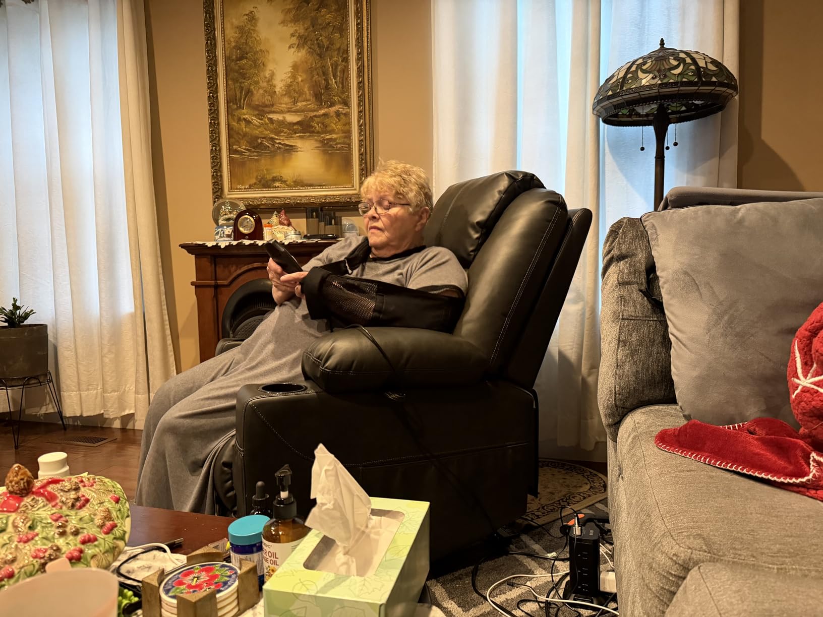 MCombo Oversized Power Lift Recliner Chair for Elderly, Lift Chair with Heat and Massage for Big and Tall, USB&Type C Ports, Cup Holders, Faux Leather R7510 (Dark Brown, Large-Wide) customer photo 1