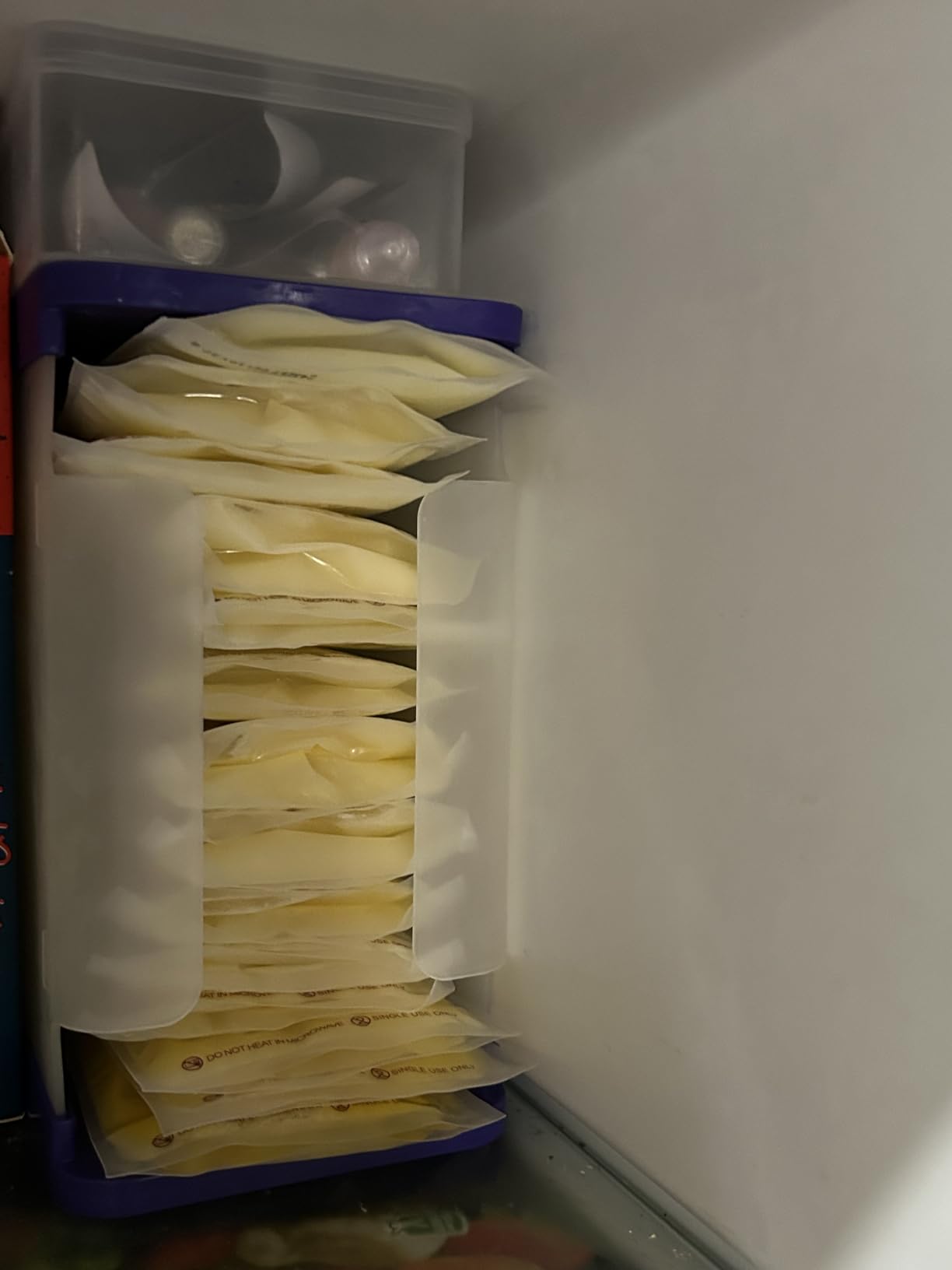 Lansinoh Breastmilk Storage Container with Quick-Freeze Tray customer photo 1
