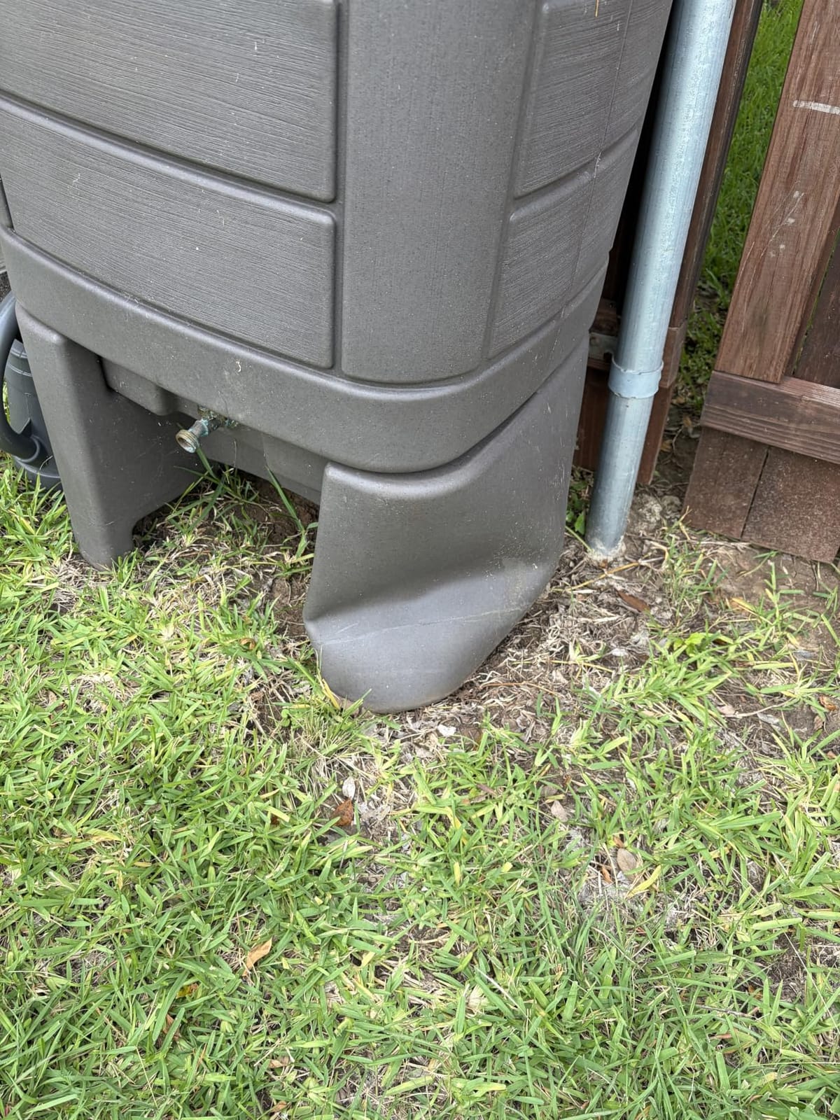 Step2 Lakewood Rain Barrel with Stand, Outdoor Water Conservation Container, Holds 60 Gallons, Brown customer photo 2