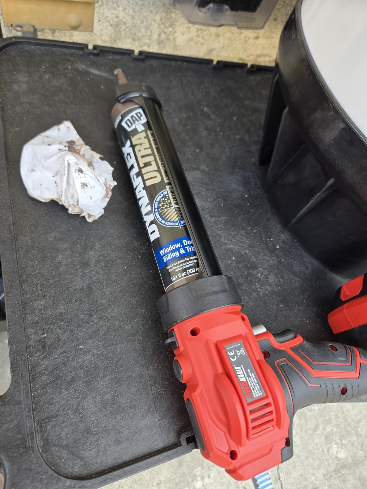 PROMAKER Cordless Caulking Gun, 21V Caulk gun w/ 2 Batteries, LED Light, Adjustable Speed, 3 Nozzle Adapters, 5 Knife Heads, 10 Oz Capacity, 550Lb Pushing Force, Caulk Tool Trowel & Scraper customer photo 1