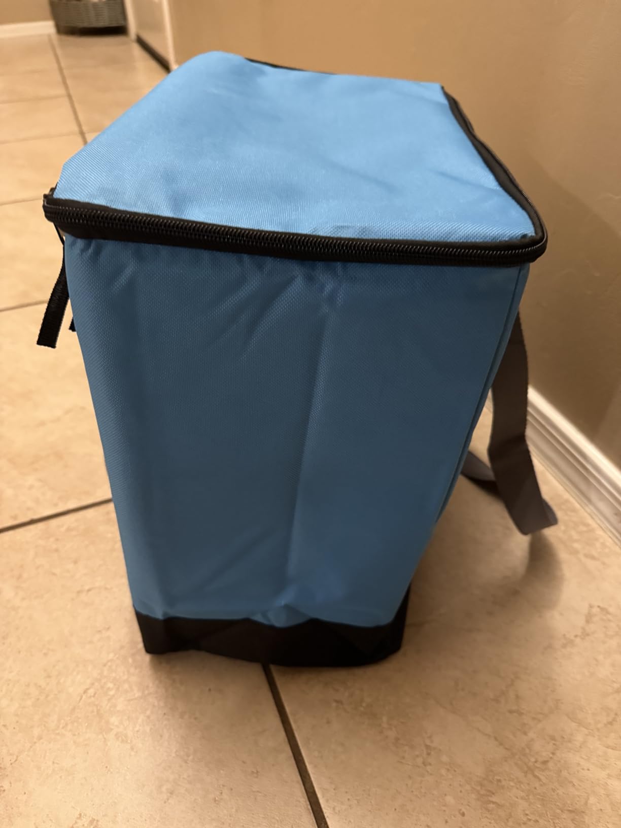 UrbanHouse Extra Large Premium Grade Reusable Insulated Cooler Bag with Heavy Wall Insulation and 2-Way Carry for Grocery Shopping and Food Delivery customer photo 2