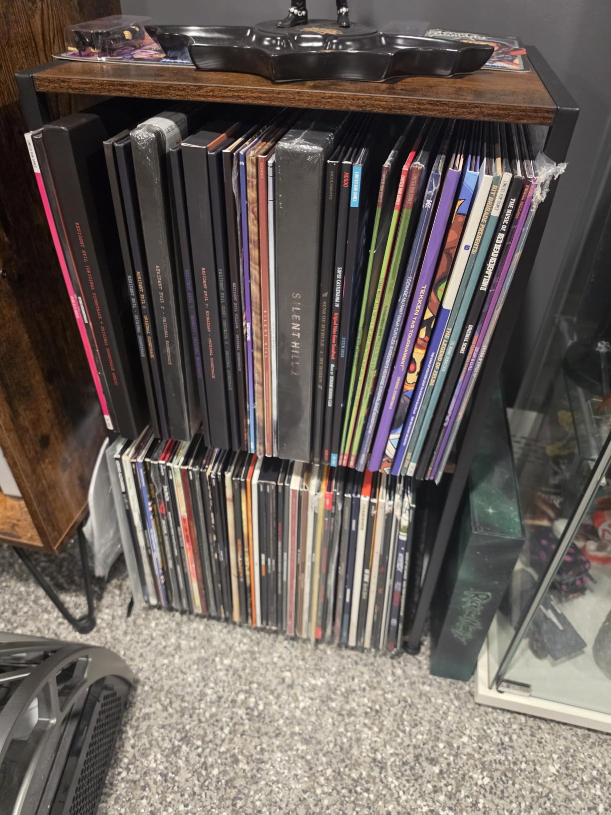 LOAKEKEL Record Player Stand, Turntable Stand with Vinyl Record Storage | Vinyl Record Player Table Holds 200 Albums, 3 Tier End Table with Removable Dividers, Living Room, Bedroom, Rustic Brown customer photo 1