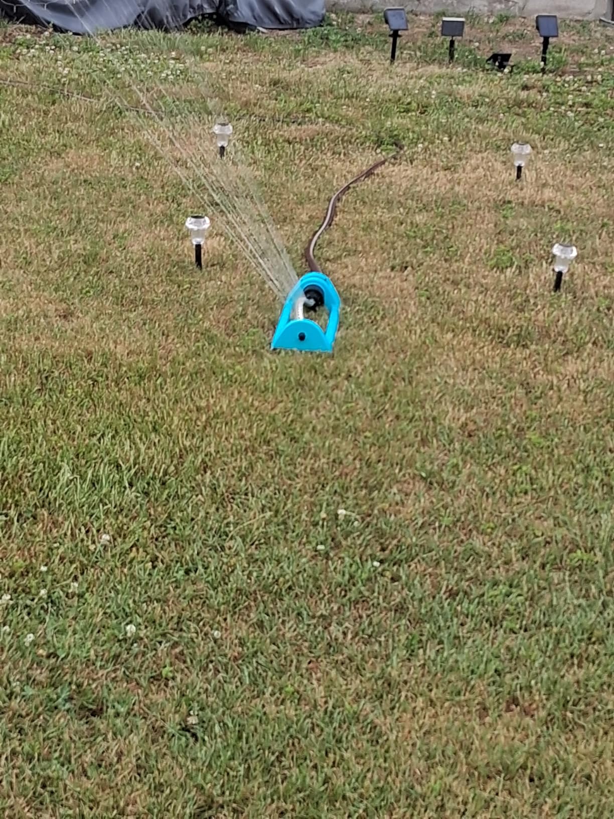 Lawn Sprinkler, 18 Brass Nozzles Garden Water Oscillating Sprinkler for Yard Covers up to 3,600 sq.ft, Heavy Weight Base, Built-in Spray Jet Cleaning Needle customer photo 1