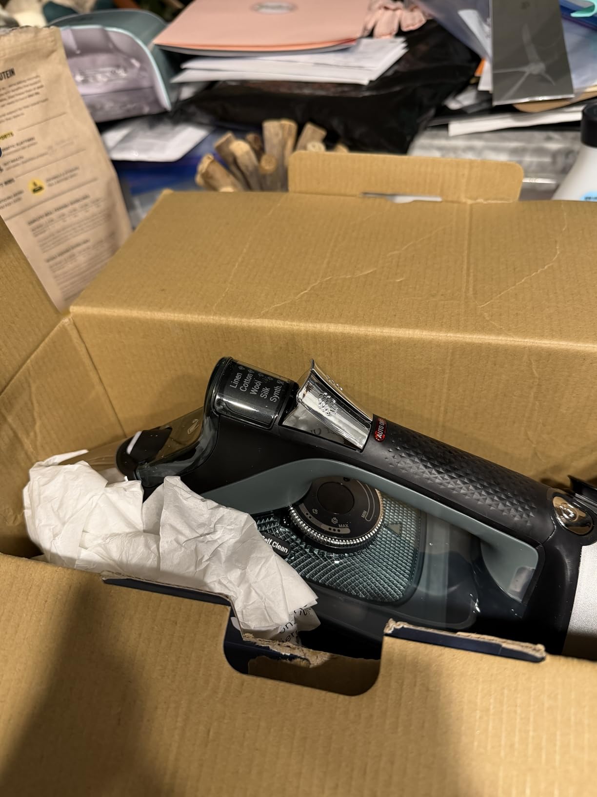 Rowenta Focus Excellence Stainless Steel Soleplate Steam Iron, Retractable Cord, 400+ Microsteam Holes, Powerful Steam, LED Display, 1750 W, DW5432 Green customer photo 2