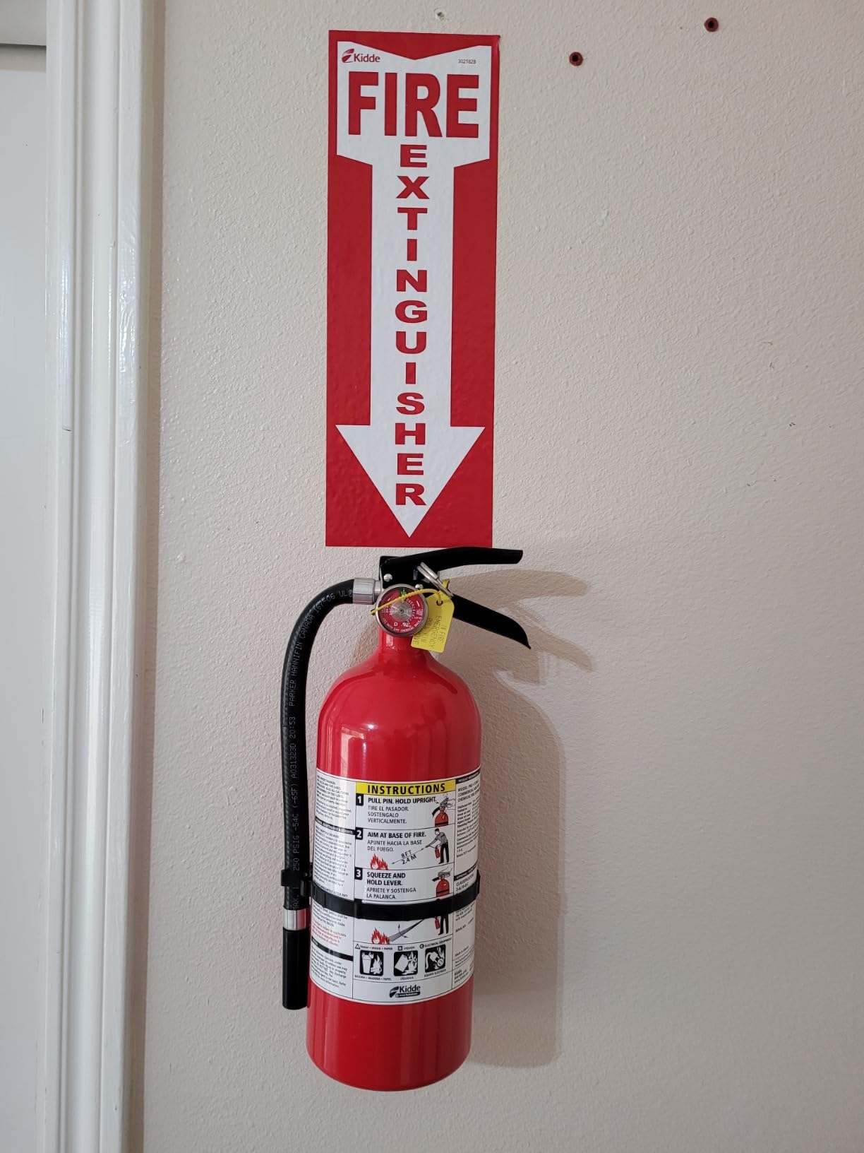 Kidde Pro 110 Commercial Fire Extinguisher, 1-A:10-B:C, PRO-2.5MP-1 | Rechargeable & Reusable Extinguisher for Small Common, Flammable Liquid, and Electrical Fires, 2.5 lb. Dry Chemical customer photo 1