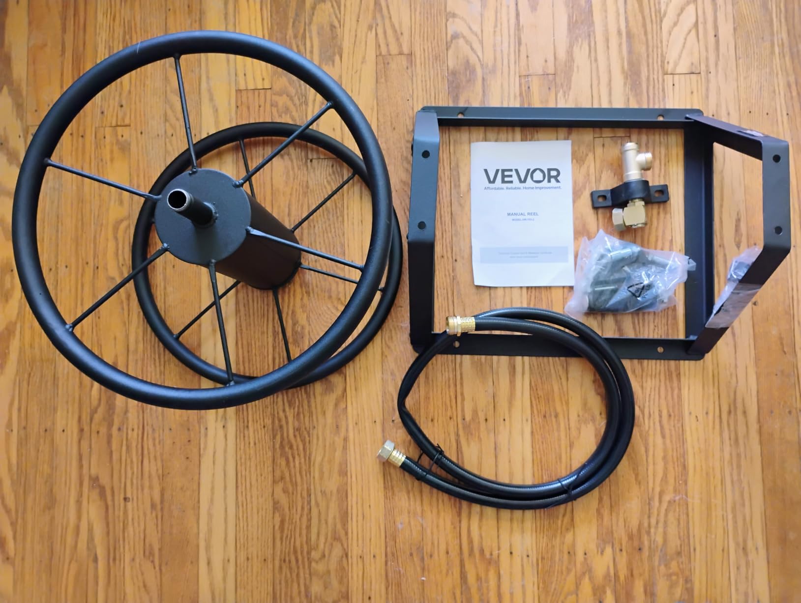 VEVOR Wall Mounted Garden Hose Reel, Holds 200 ft 5/8-inch Manual Water Hose Winder, Heavy-Duty Steel, Outdoor Reel with Brass Fitting & 5ft Leader Hose, Space Saving, for Yard Lawn Garage customer photo 1