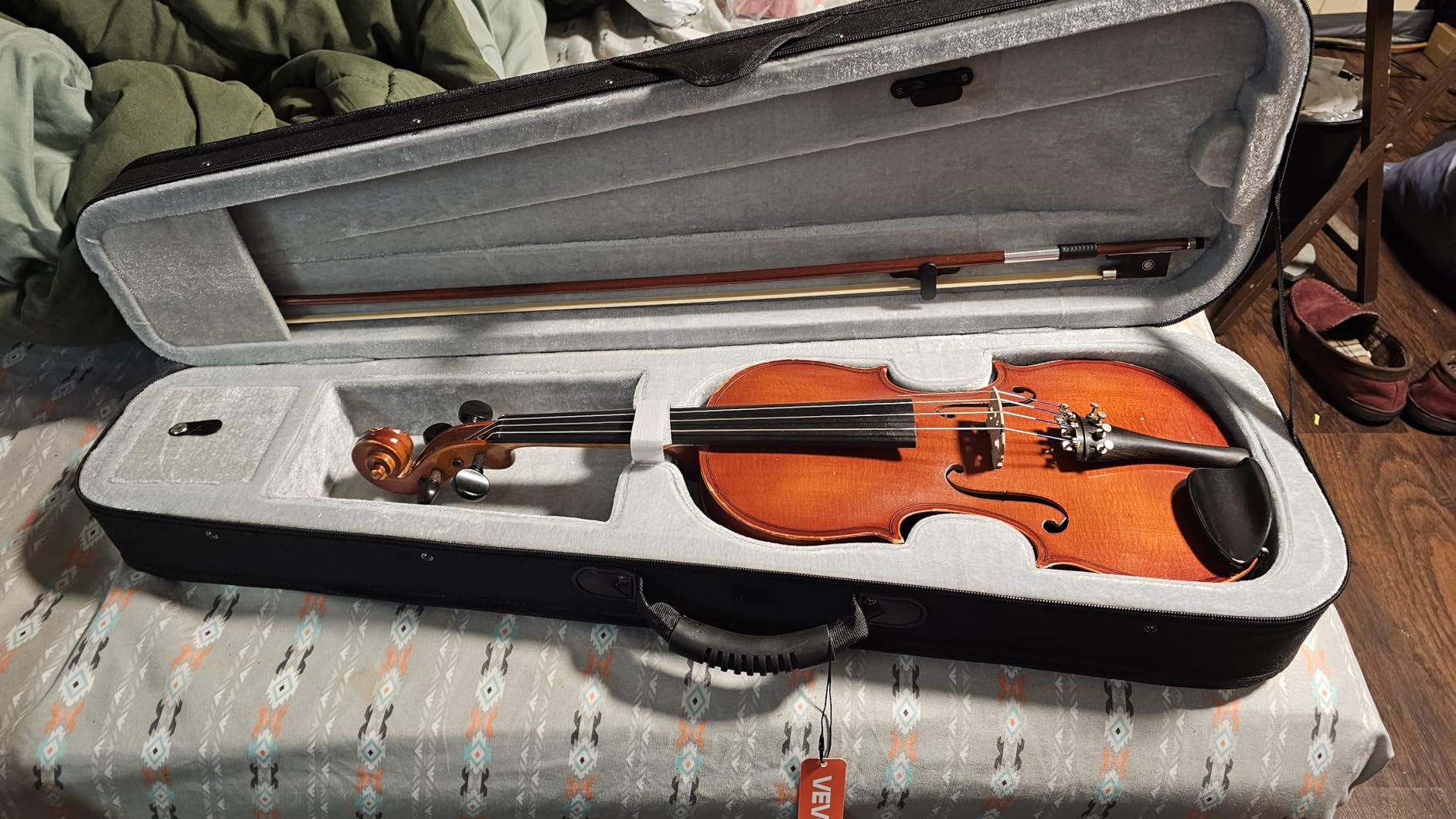 VEVOR 4/4 Full Size Violin Case, Built-in Hygrometer, Lightweight Portable Travel Carrying Bag, with Plush Lining, Shoulder Straps, Anti-Scratch, Professional Oblong Shape, for Violin, Black customer photo 1