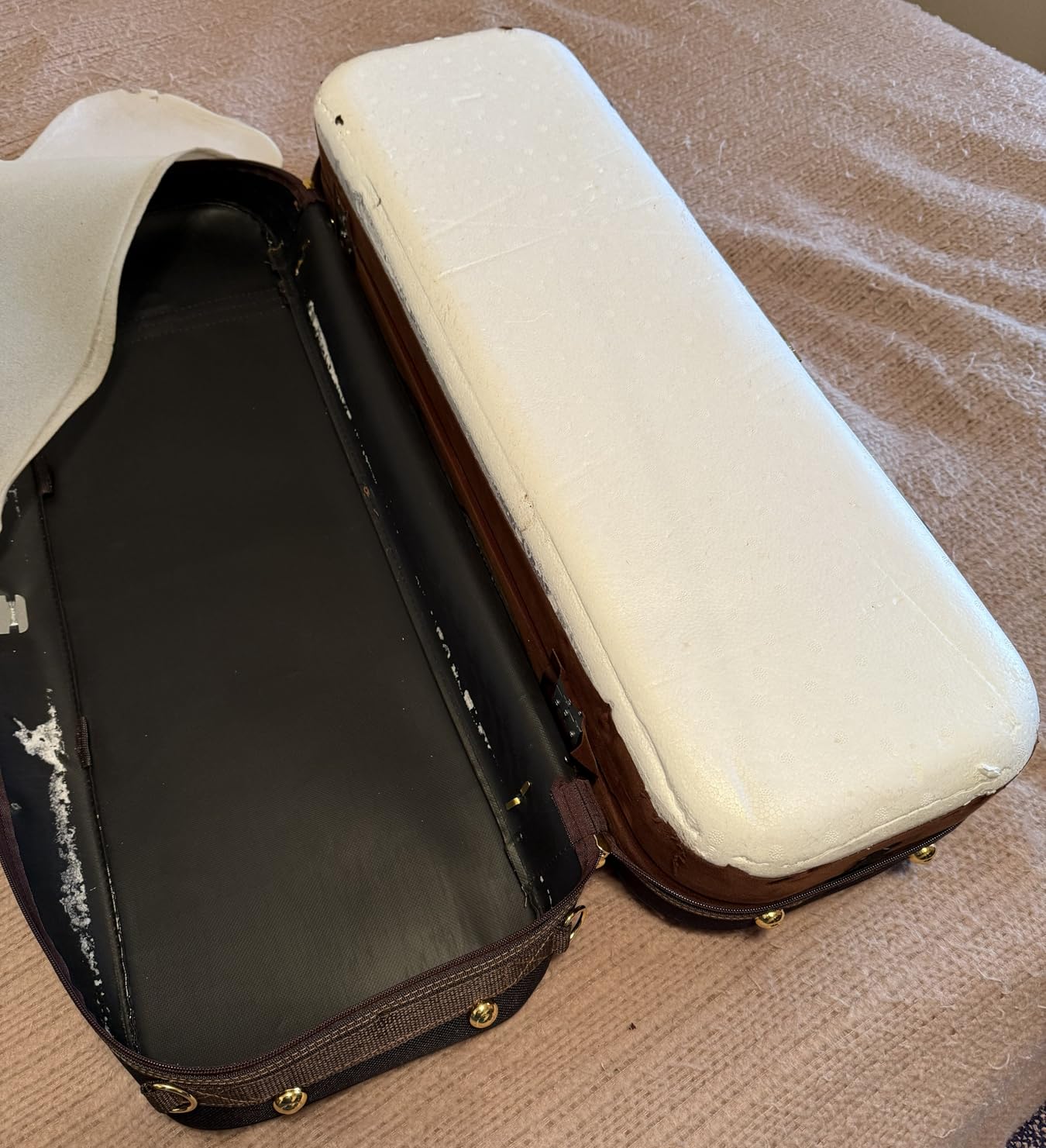 VEVOR 4/4 Full Size Violin Case, Built-in Hygrometer, Lightweight Portable Travel Carrying Bag, with Plush Lining, Shoulder Straps, Anti-Scratch, Professional Oblong Shape, for Violin, Black customer photo 2