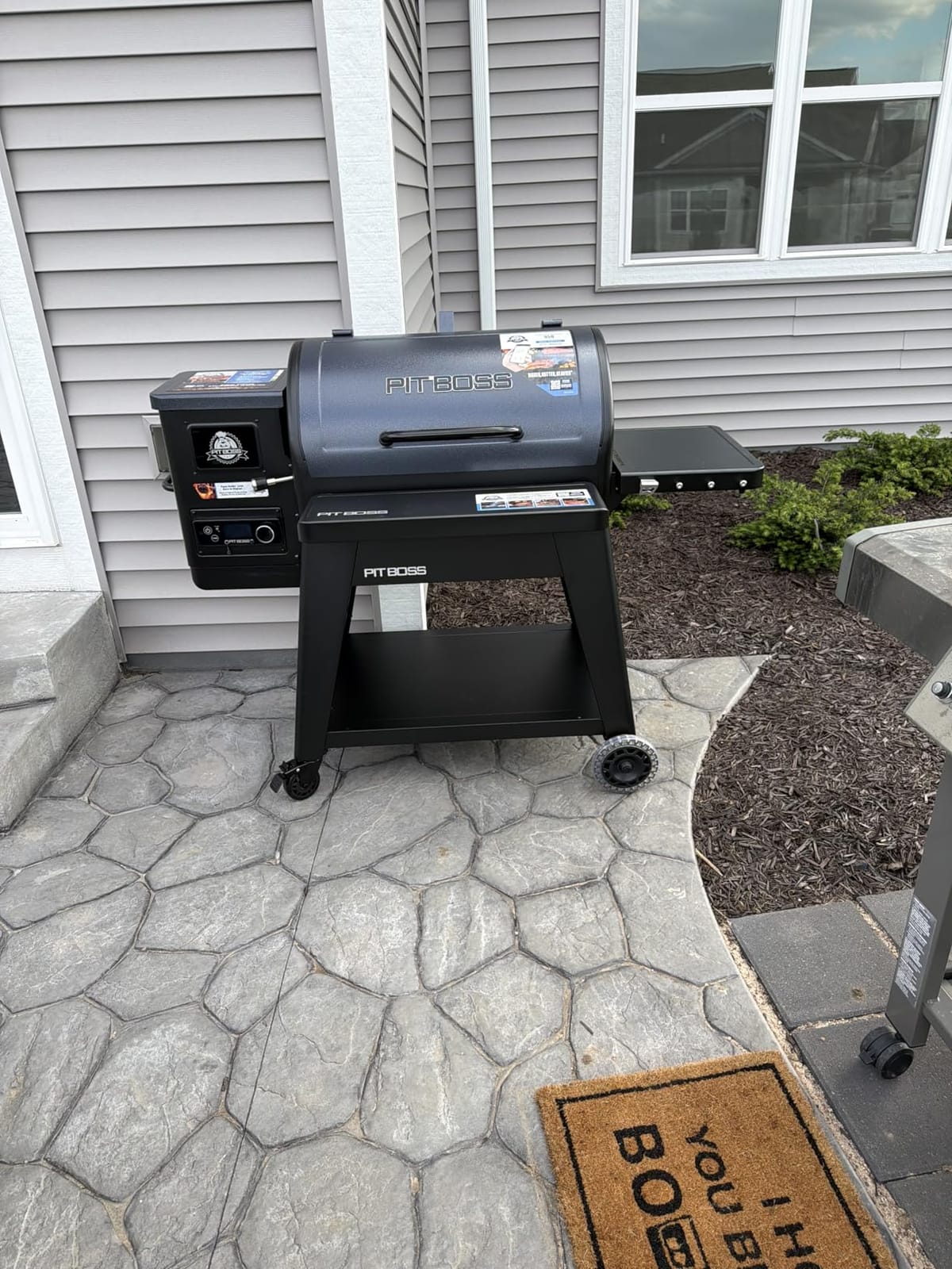 Pit Boss 850 Navigator Series WiFi & Bluetooth Wood Pellet Grill & Smoker, Flame Broiler and LCD Digital Controller, 932-Sq. In. Cook Space, 180°F to 500°F Temp Range, Meat Probe, 30 lb. Hopper customer photo 1