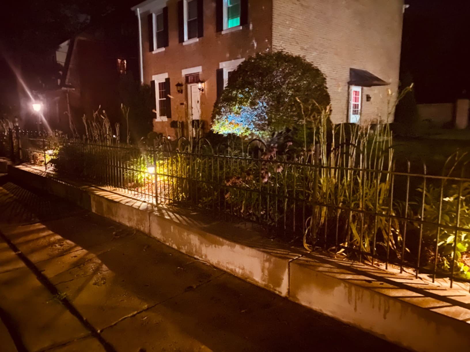 Gama Sonic Premier Outdoor Pathway Garden Landscape Light with 2 Color LEDs, Warm White and Bright White, Black, Heavy Duty Cast Aluminum, 50 Lumens, 8-Pack (239iP890080) customer photo 1