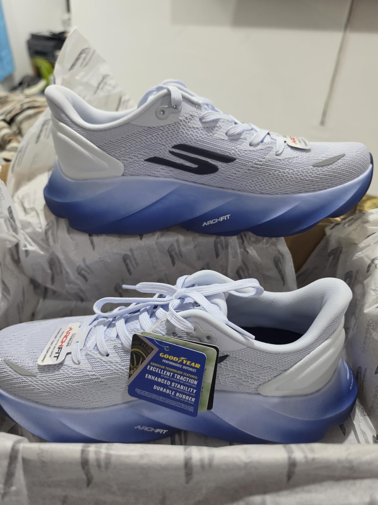 Skechers Men's Aero Burst Running Shoe customer photo 2