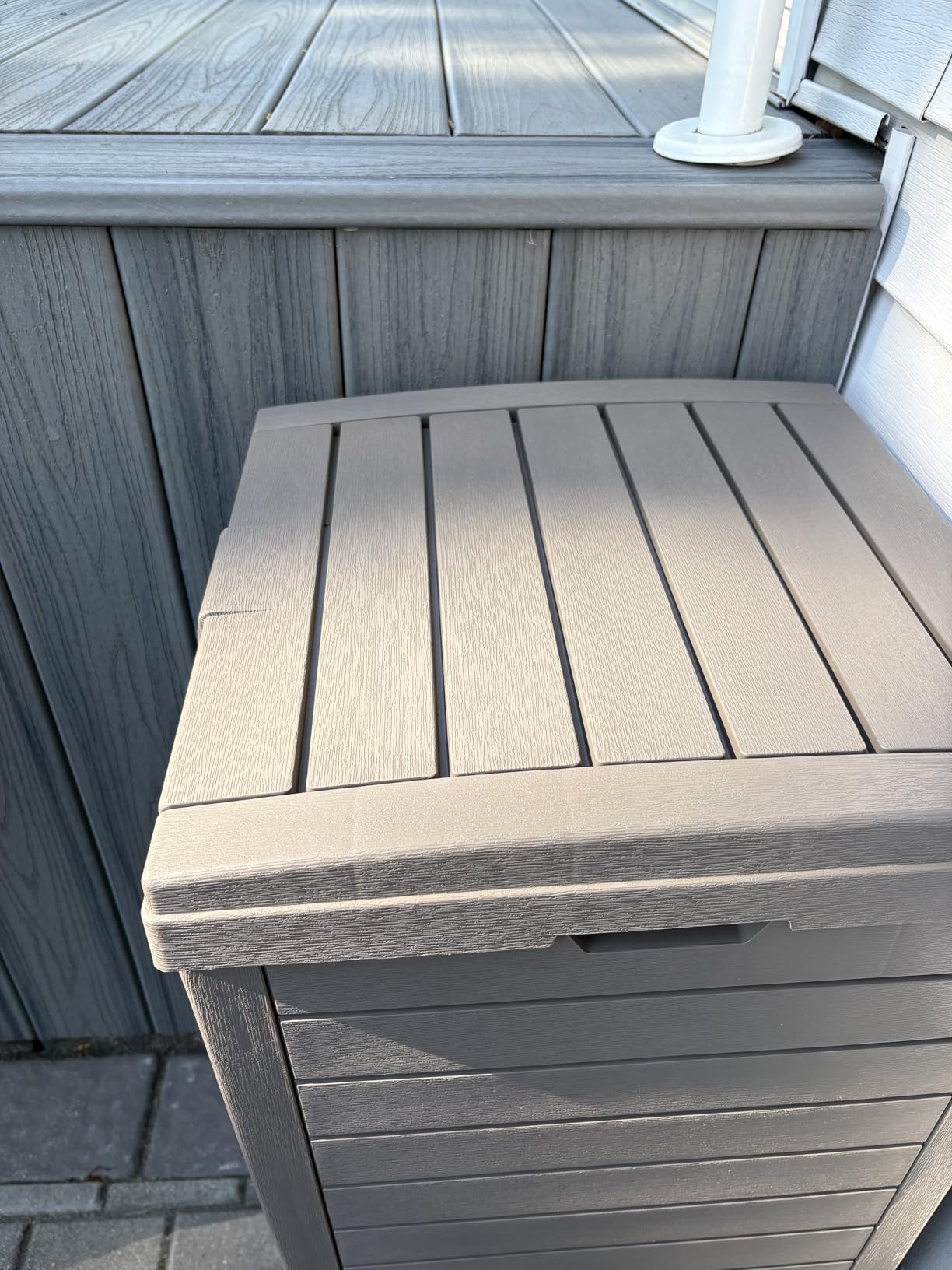 38 Gallon Outdoor Trash Can with lid, Waterproof, UV-Resistant Resin Garbage Can, Lockable Lid and Drip Tray, Trash Bin for Patio, Kitchen, Backyard and Deck (Grey) customer photo 1