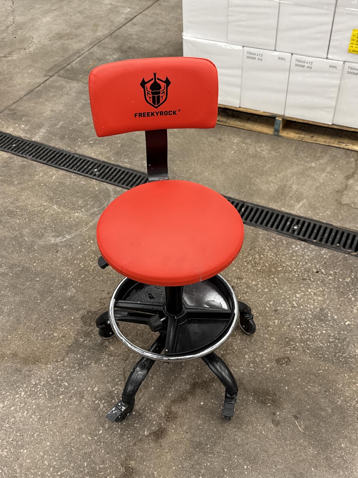 Rolling Shop Stool with Wheels, Garage Mechanic Stool Chair with Backrest, Height Adjustable Heavy Duty Swivel Task Chair, Adjustable Footrest with Storage Tray for Garage Kitchen Salon Tattoo (Black) customer photo 2