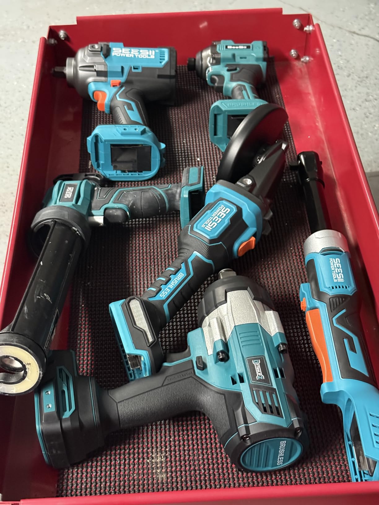 SEESII Cordless Caulking Gun w/2 x 2.0Ah Batteries customer photo 1