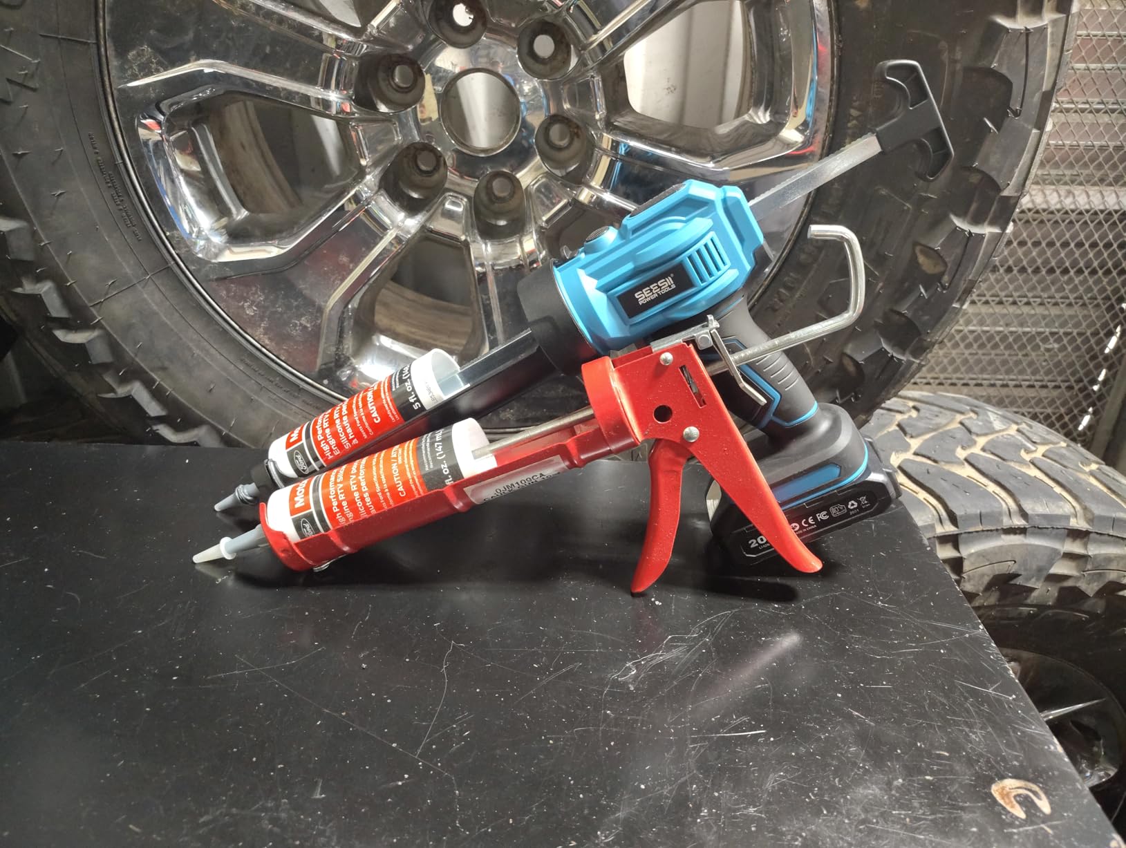 SEESII Cordless Caulking Gun w/2 x 2.0Ah Batteries customer photo 2