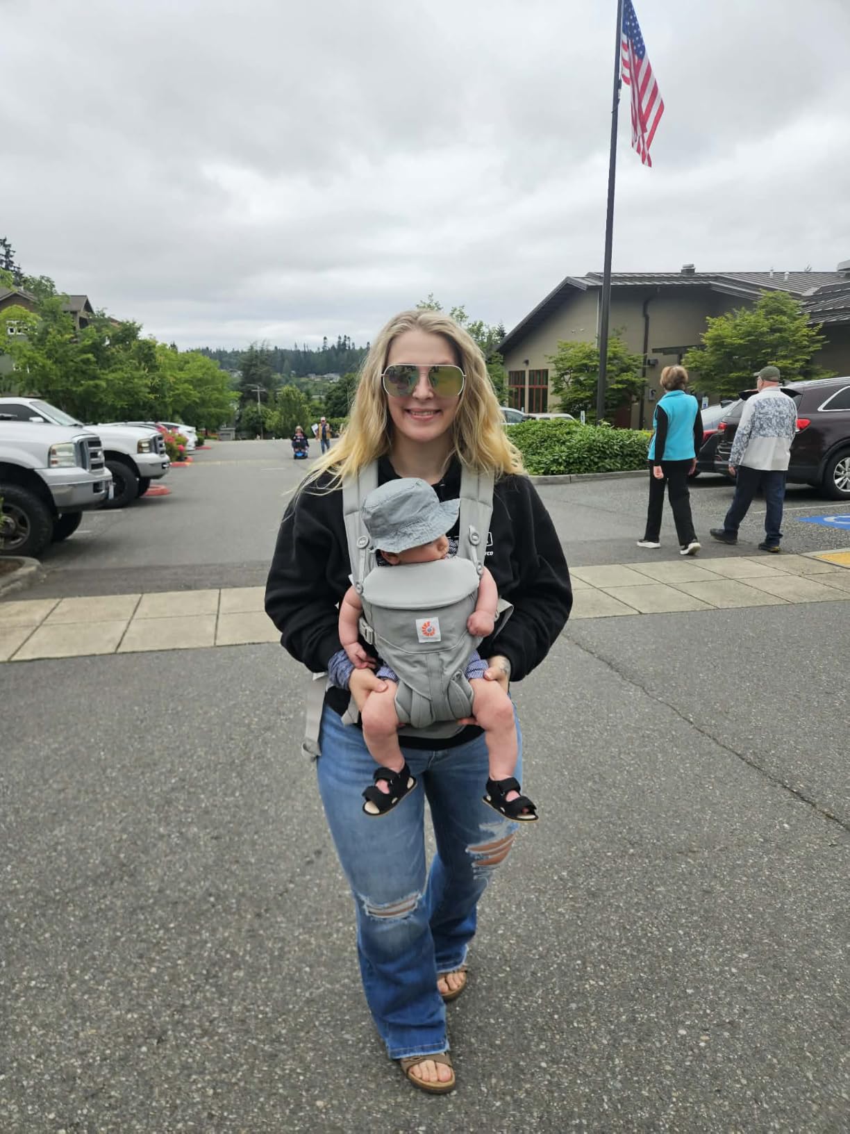 Ergobaby Omni Classic Baby Carrier for Newborn to Toddlers 0-48 Months customer photo 2