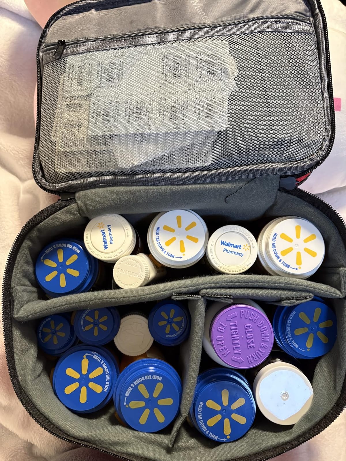Mancro Lockable Medicine Bag, 2-Layer Pill Bottle Organizer Storage customer photo 1