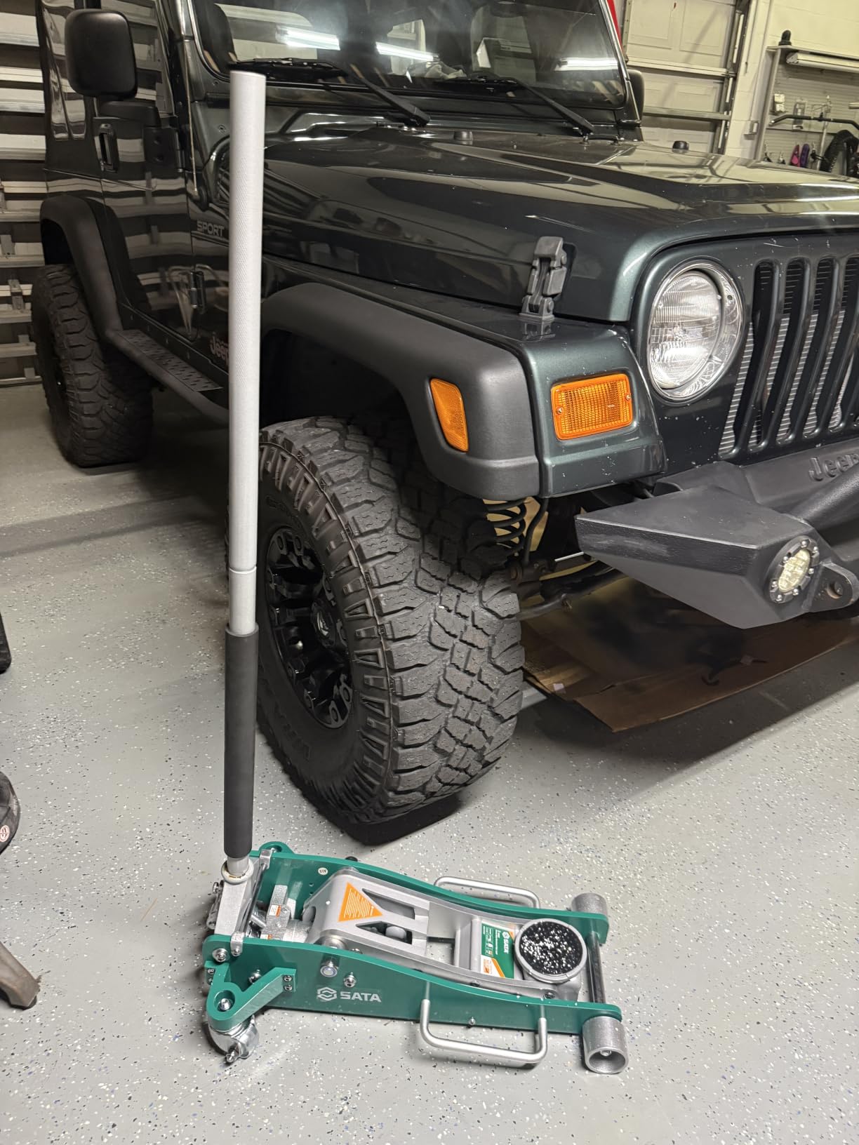 SATA 3-Ton (6,600 lb) Aluminum Floor Jack, Low-Profile Design with Dual-Piston Rapid Lift Pump, Tested for 1.5X Overload for Ultimate Safety, 30% Lighter Than Steel Model customer photo 1