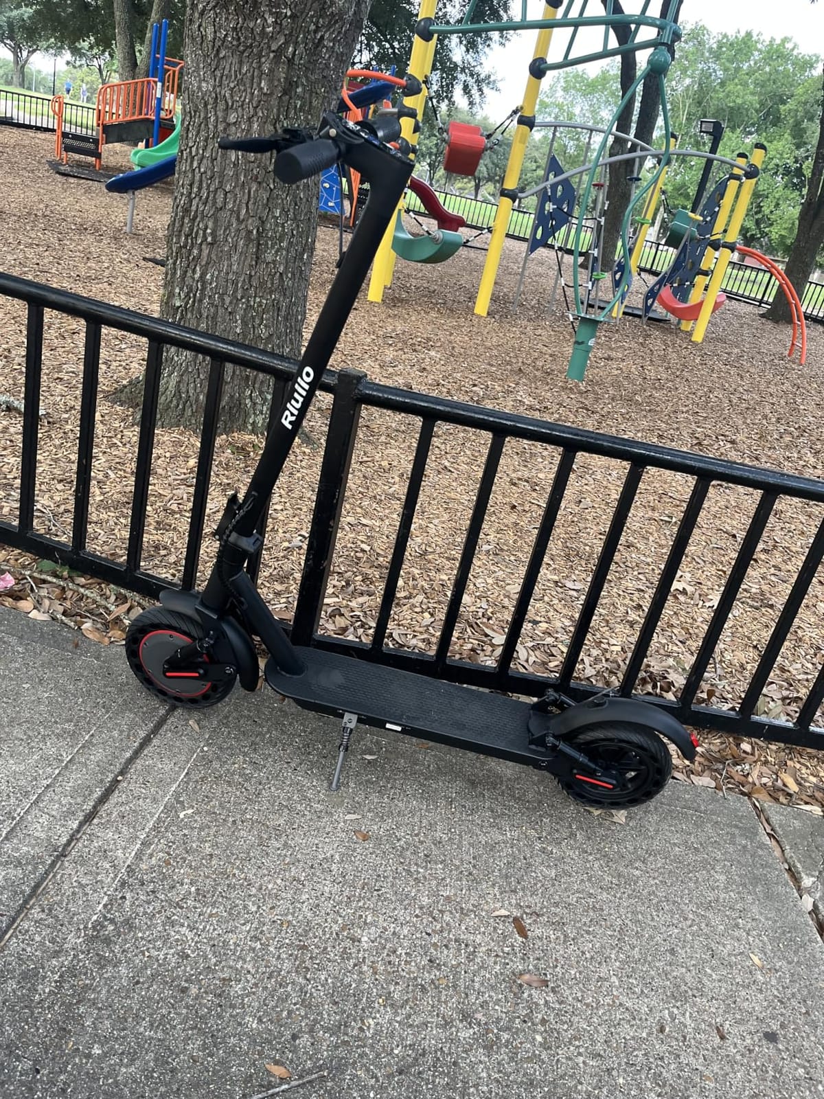 Electric Scooter, 350W-500W Motor, 9 MPH to 22MPH, 10-41 Miles Range, Dual Suspension, Dual Braking, App Control, Foldable Commuter E Scooter for Adults and Teens customer photo 2