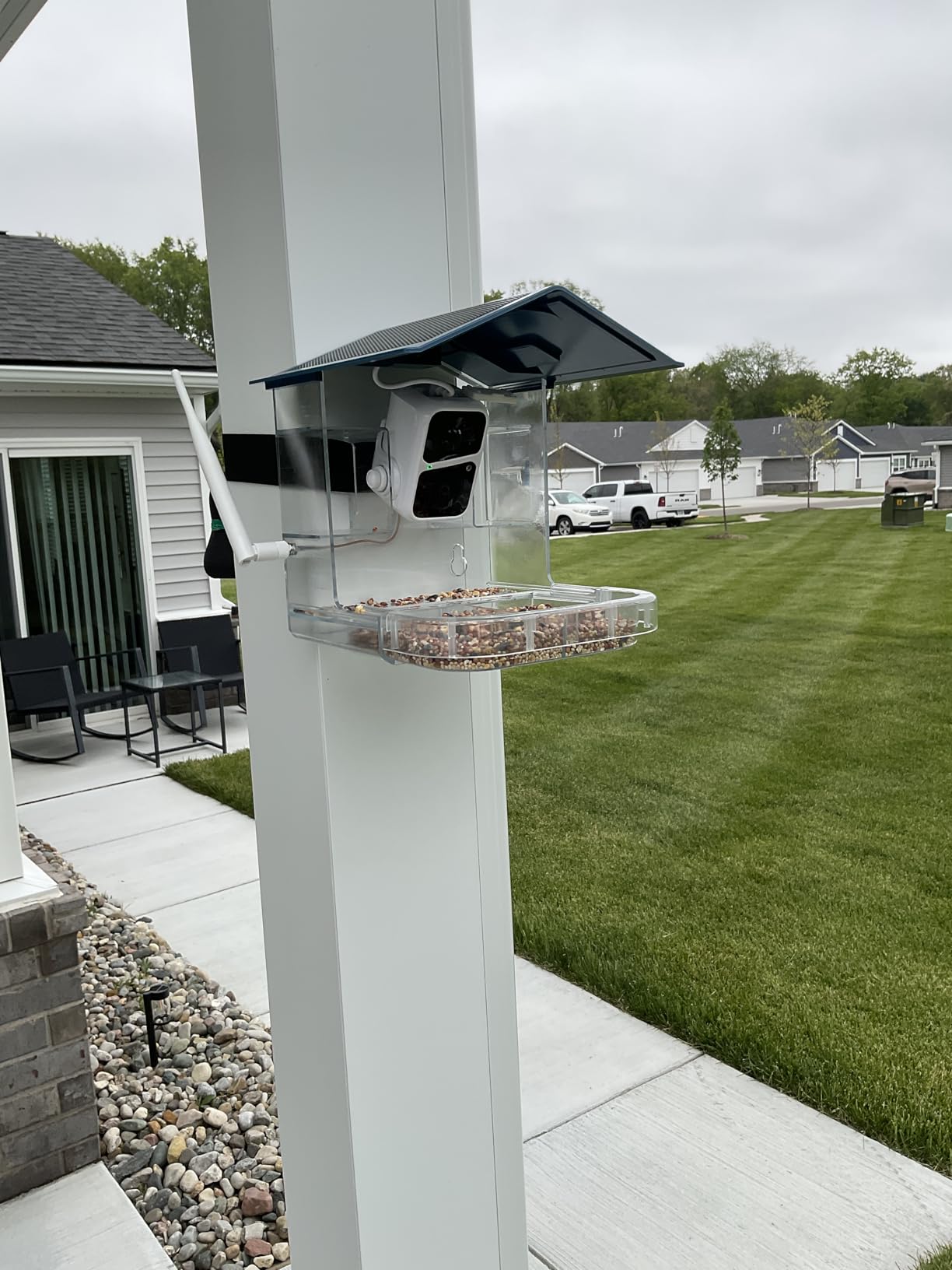 Smart Bird Feeder with Camera Solar Powered, 2.4Ghz/5Ghz WiFi Instant Notifications Smart Window Bird Feeder for Outdoor, 2K HD AI Identify Birds Species Gifts for BirdLovers Kids Grandparents customer photo 1