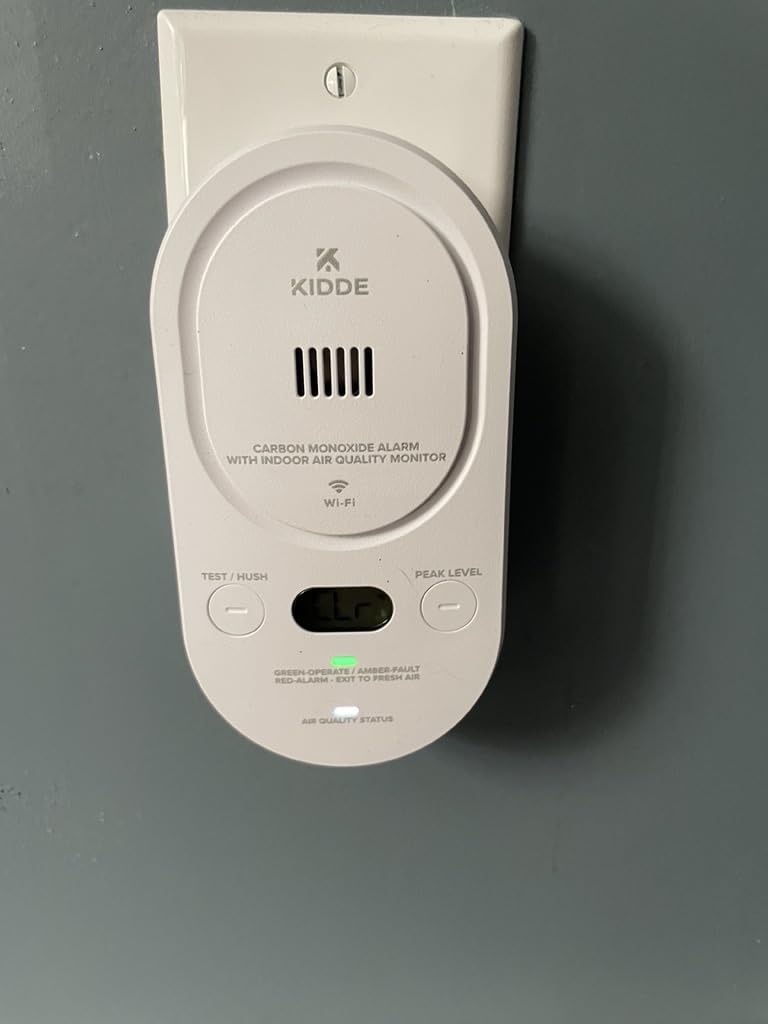 Kidde Smart CO Detector + Indoor Air Quality, Plug-in & AA Battery, COPDLQW | Smart Alarm with Real-Time Alerts, Air Quality Analysis, Digital Display customer photo 1