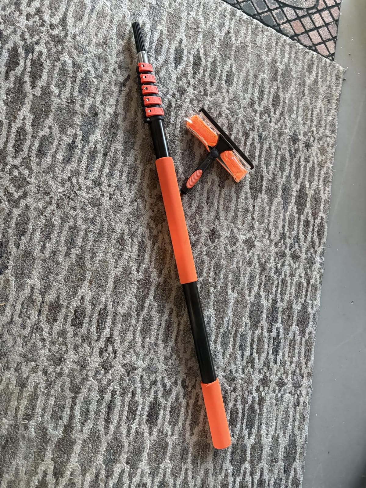 30FT Window Washing Kit, Squeegee with Telescopic Extension Pole | 5-24FT Telescoping Pole with Dual-Lock Stability And Rotatable 2-in-1 Squeegee Head for High-Window Cleaning customer photo 2