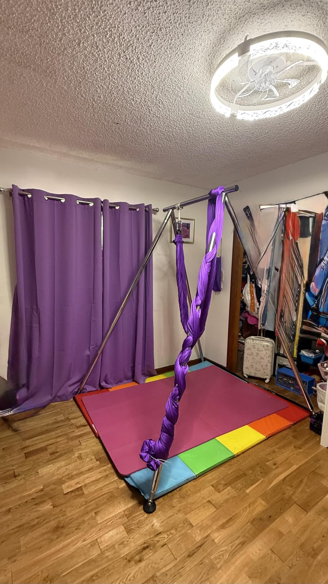 VEVOR Aerial Yoga Frame & Hammock, 551.15 lbs Load Capacity, 9.68 ft Height Professional Training Swing Stand Comes with 13.1 Yards Aerial Hammock, Yoga Rig for Indoor Outdoor, Purple, Blue customer photo 1