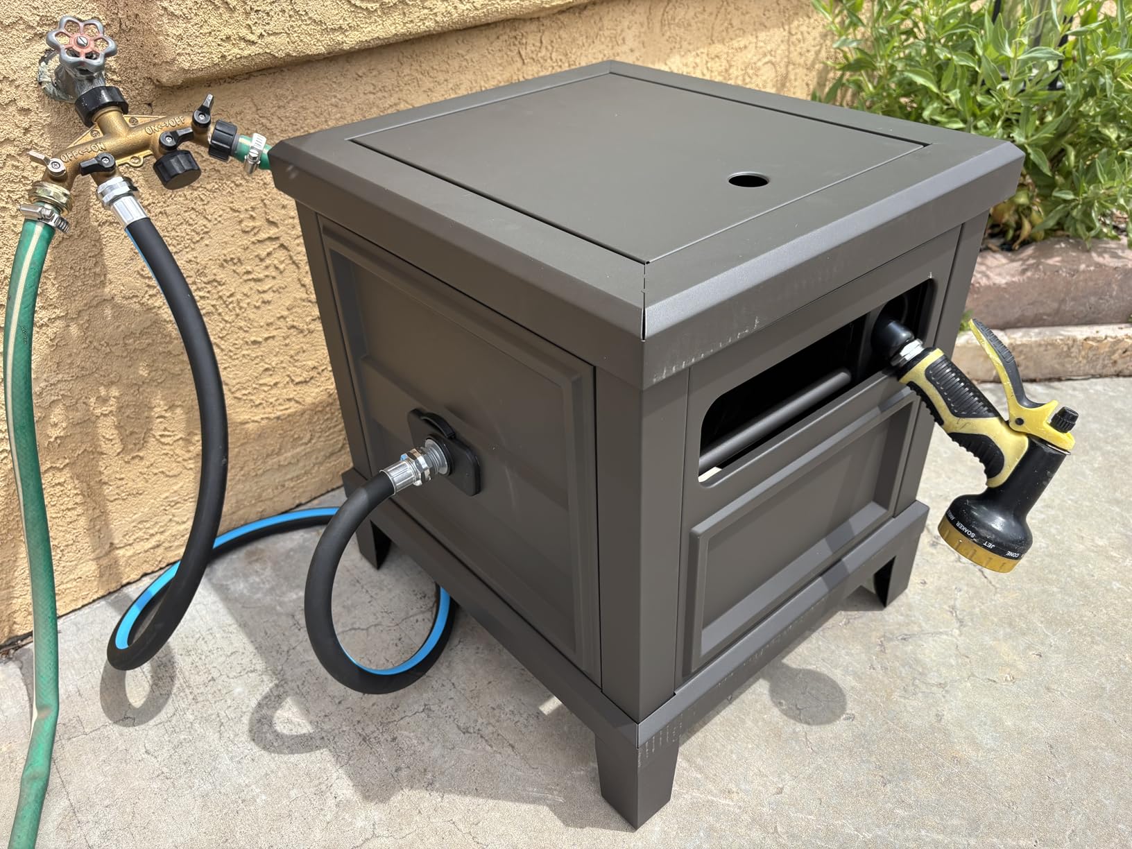 Heavy Duty Steel Garden Hose Reel Deck Box, Holds 125 ft x 5/8 inch Hose, Leak-Proof Aluminum Water System, Manual Crank with Hose Guide, 4-Leg 200LBS Stable Base, No Mount Required customer photo 2